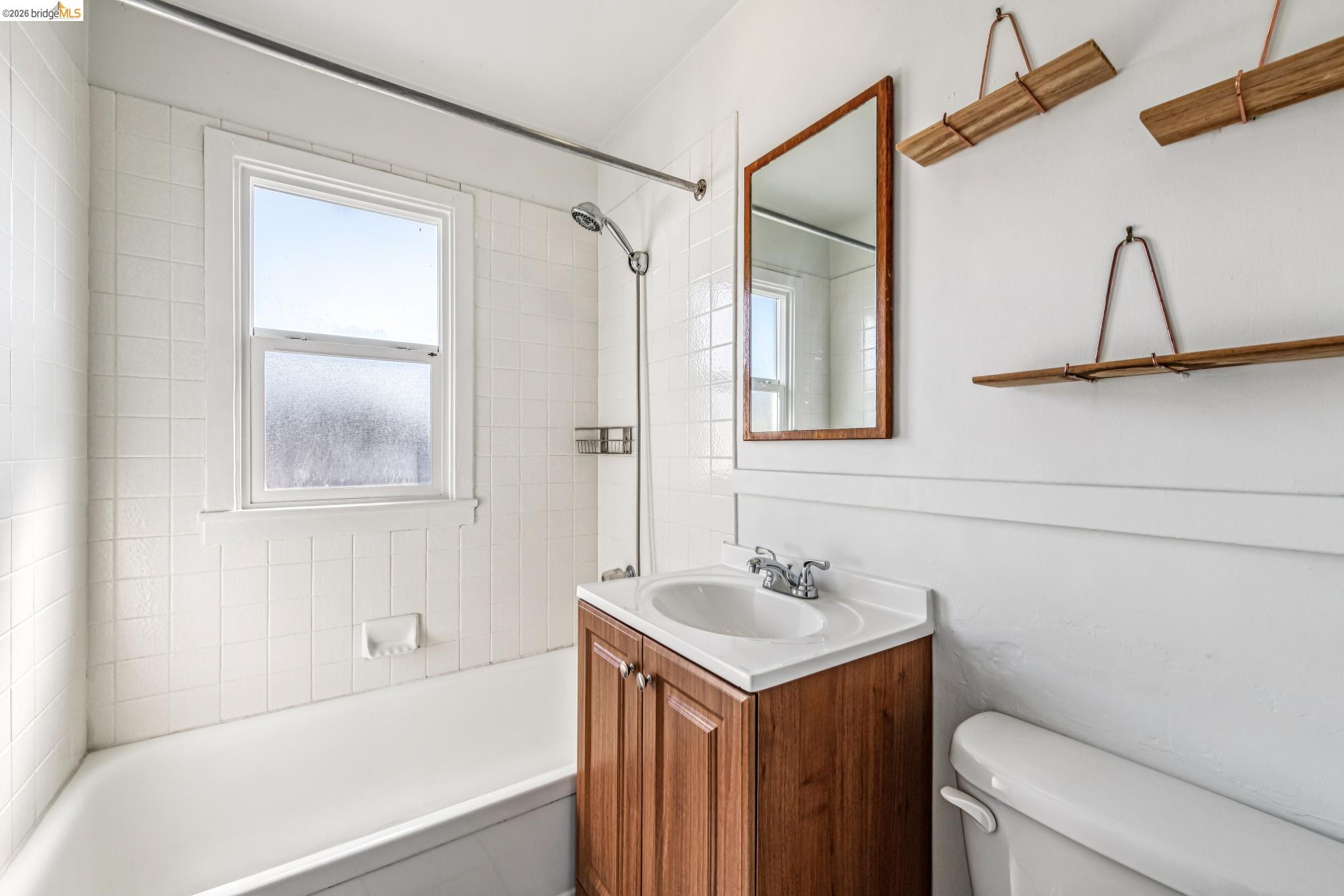 Detail Gallery Image 12 of 29 For 130 Garrard, Richmond,  CA 94801 - 2 Beds | 1 Baths