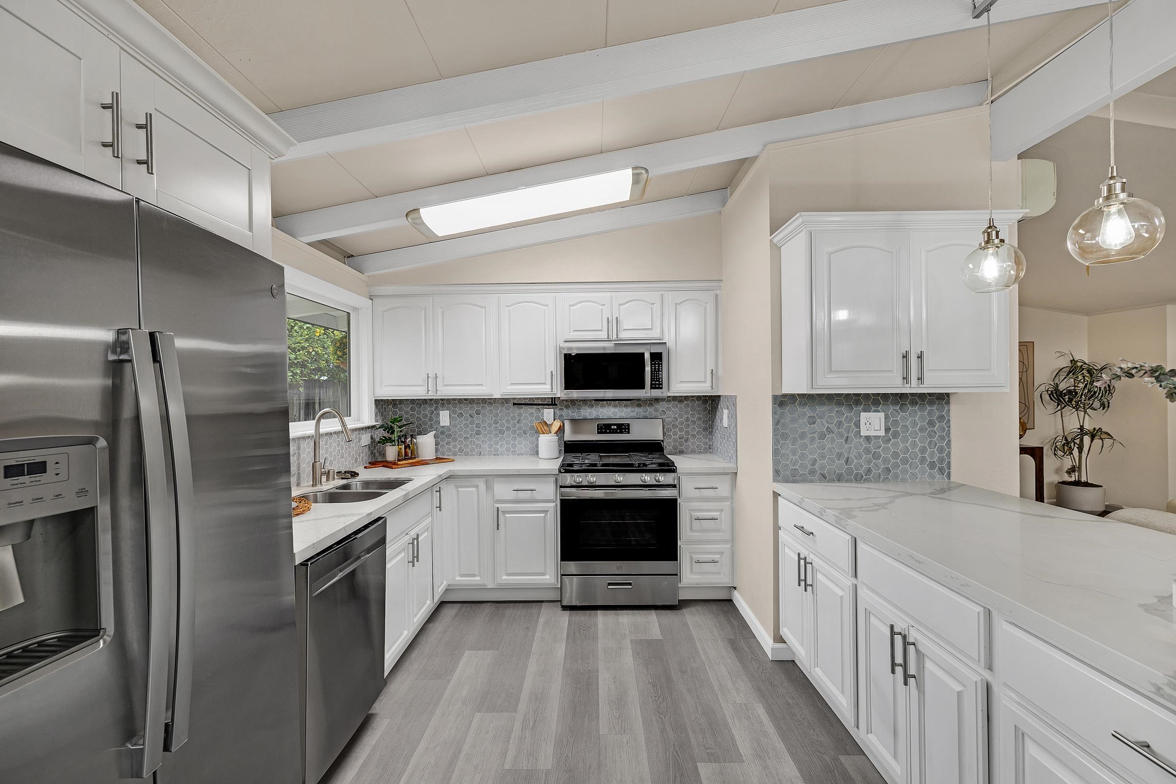 Detail Gallery Image 8 of 27 For 27831 Miami Ave, Hayward,  CA 94545 - 3 Beds | 2 Baths