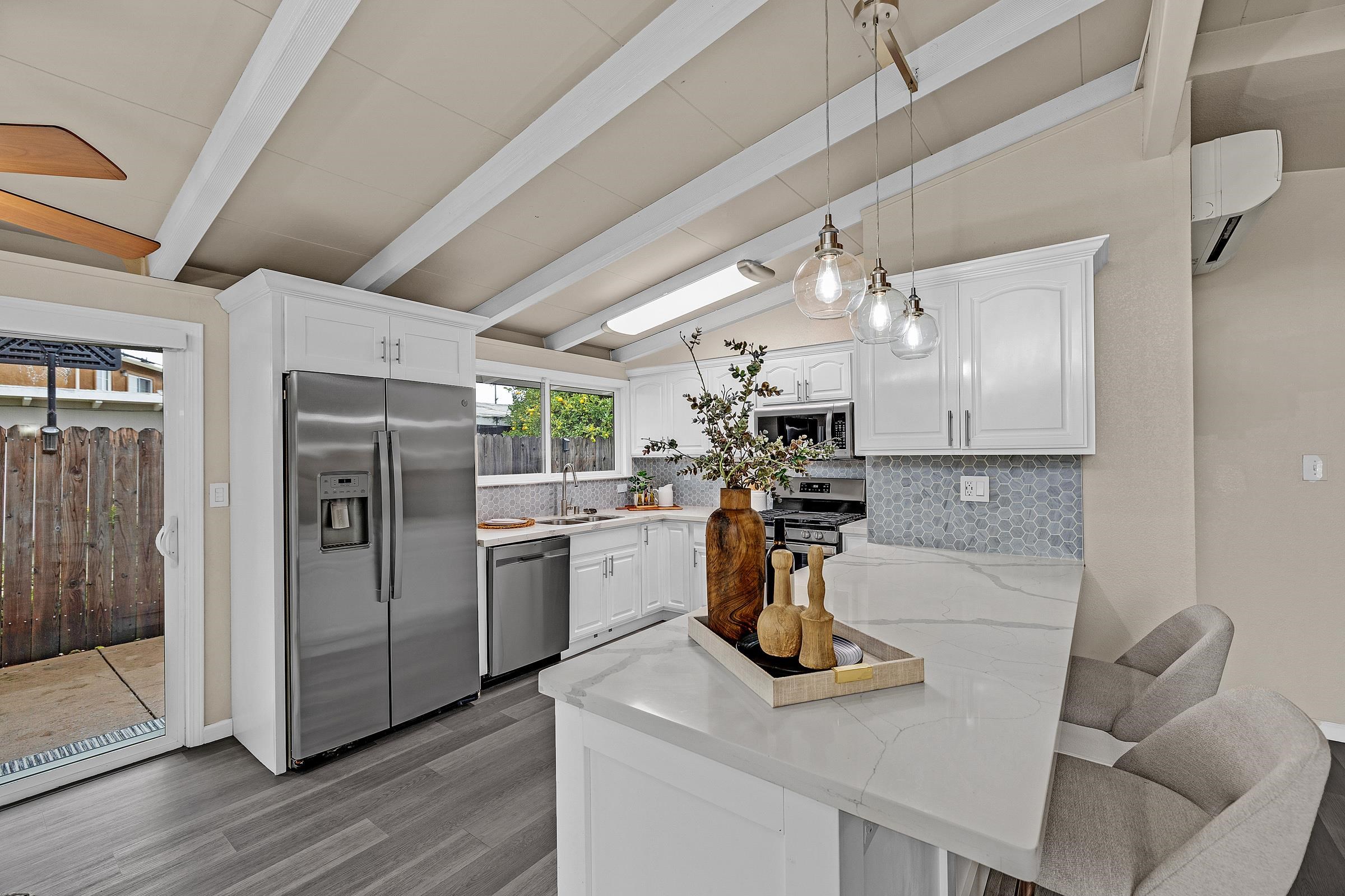 Detail Gallery Image 9 of 27 For 27831 Miami Ave, Hayward,  CA 94545 - 3 Beds | 2 Baths