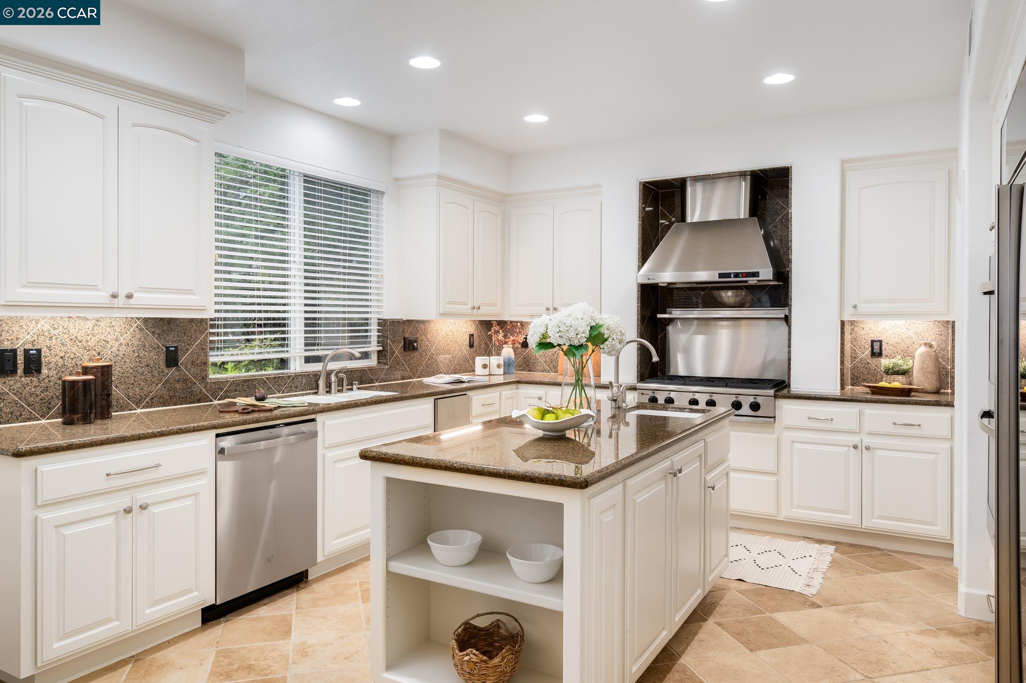 Detail Gallery Image 12 of 47 For 298 Sullivan Ct, Pleasanton,  CA 94566 - 5 Beds | 4/1 Baths