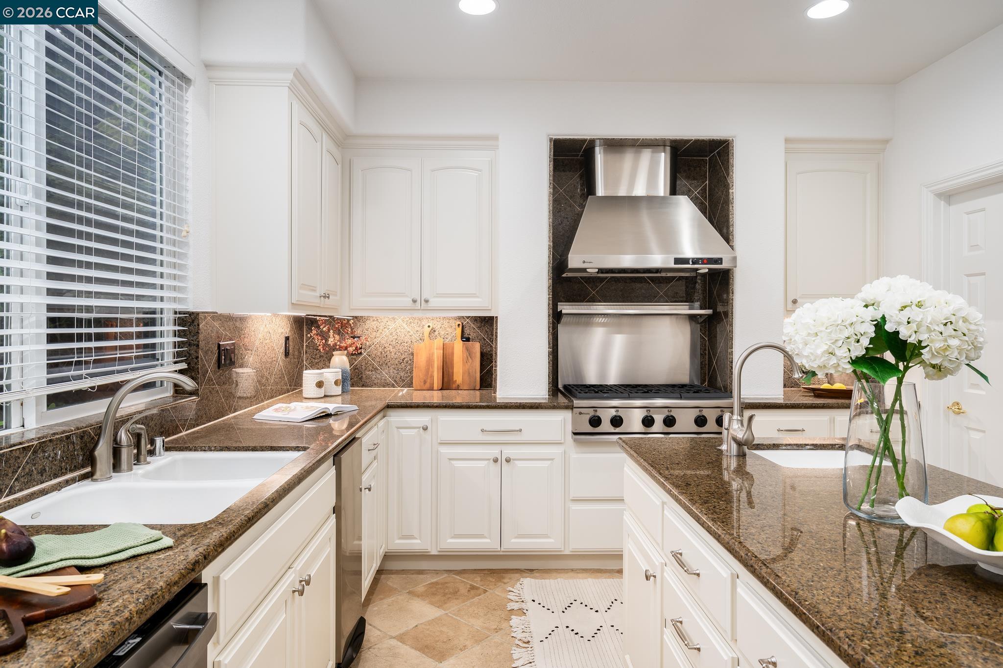 Detail Gallery Image 13 of 47 For 298 Sullivan Ct, Pleasanton,  CA 94566 - 5 Beds | 4/1 Baths