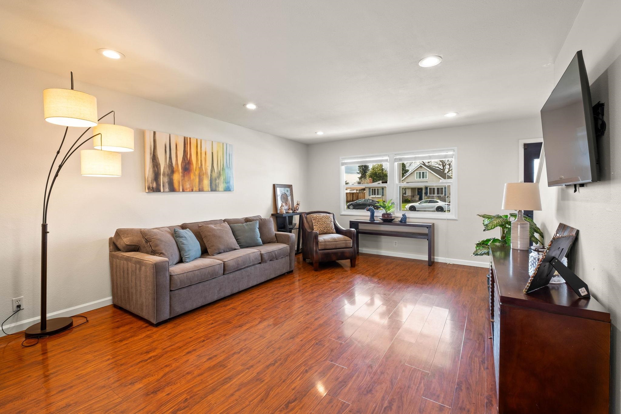 Detail Gallery Image 5 of 31 For 1234 N P St, Livermore,  CA 94551 - 3 Beds | 2 Baths