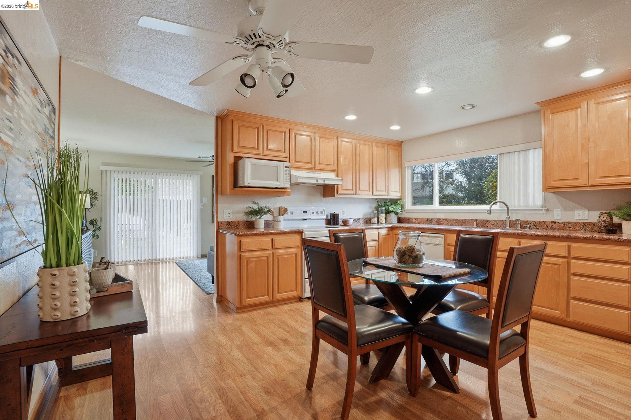 Detail Gallery Image 11 of 35 For 2758 Wexford Dr, Concord,  CA 94519 - 4 Beds | 2 Baths