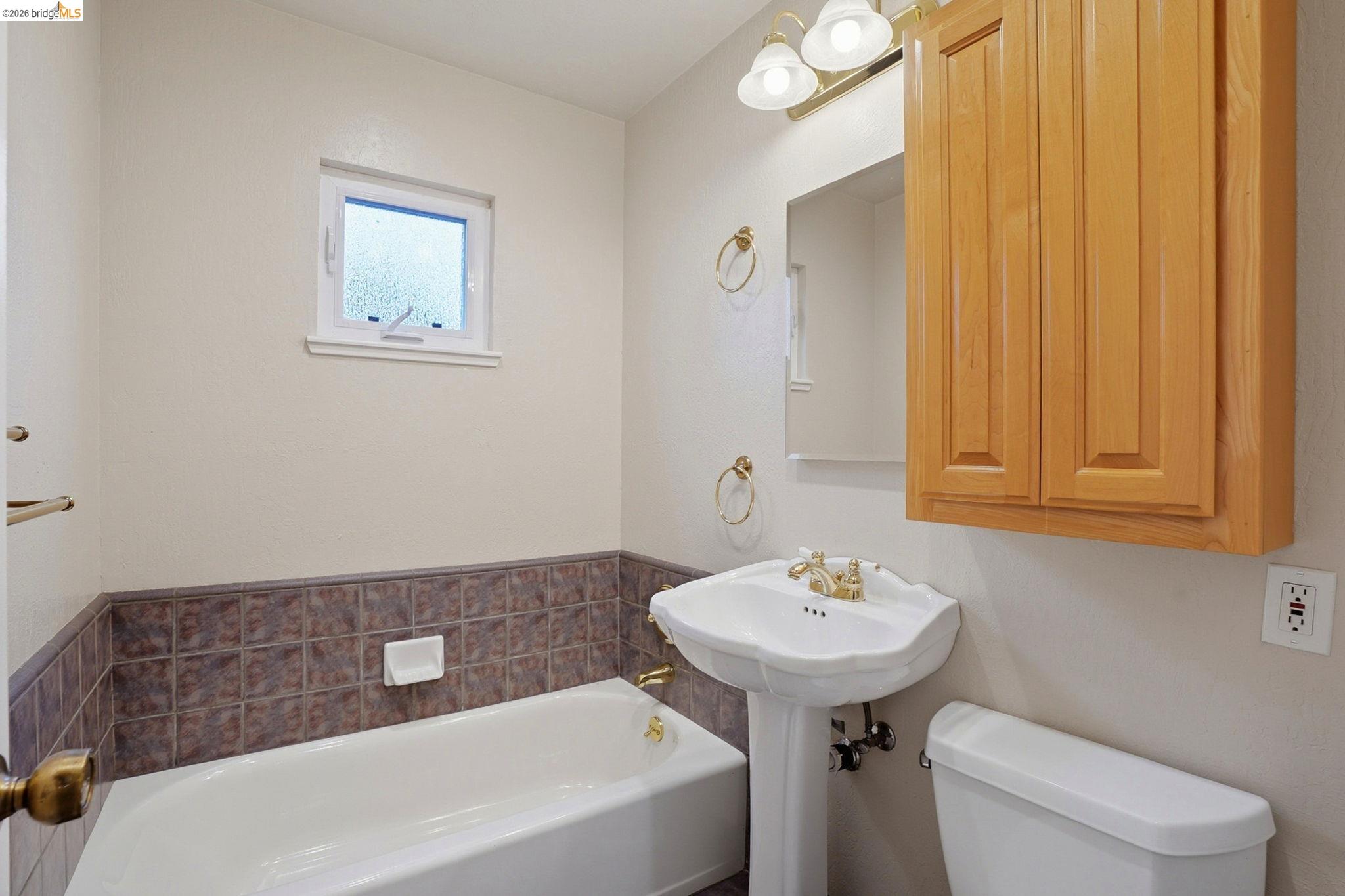 Detail Gallery Image 28 of 35 For 2758 Wexford Dr, Concord,  CA 94519 - 4 Beds | 2 Baths