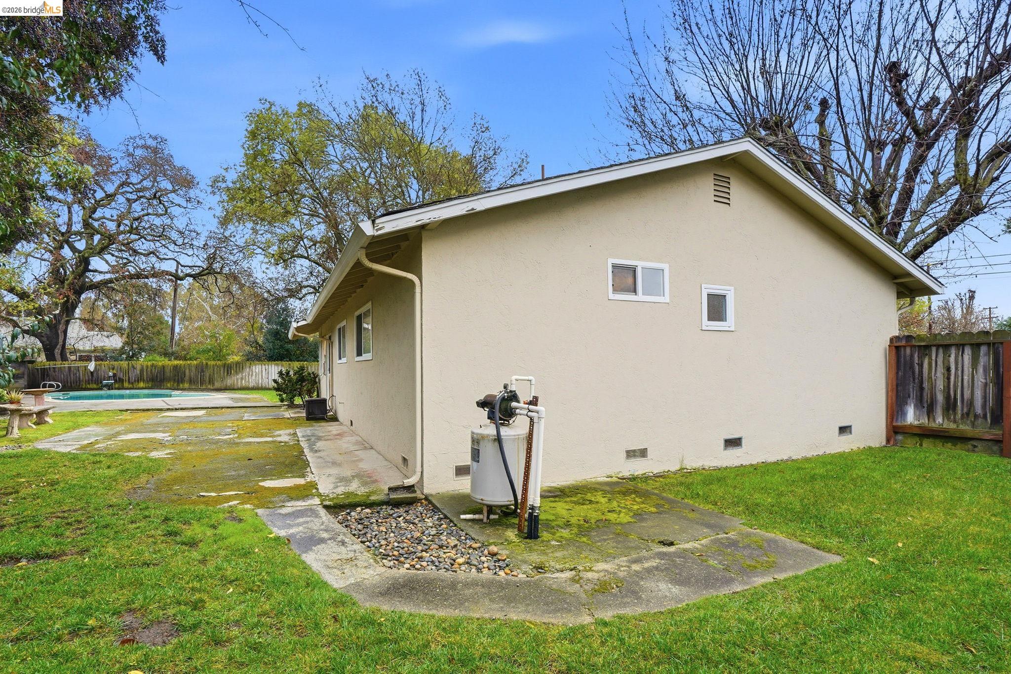 Detail Gallery Image 32 of 35 For 2758 Wexford Dr, Concord,  CA 94519 - 4 Beds | 2 Baths