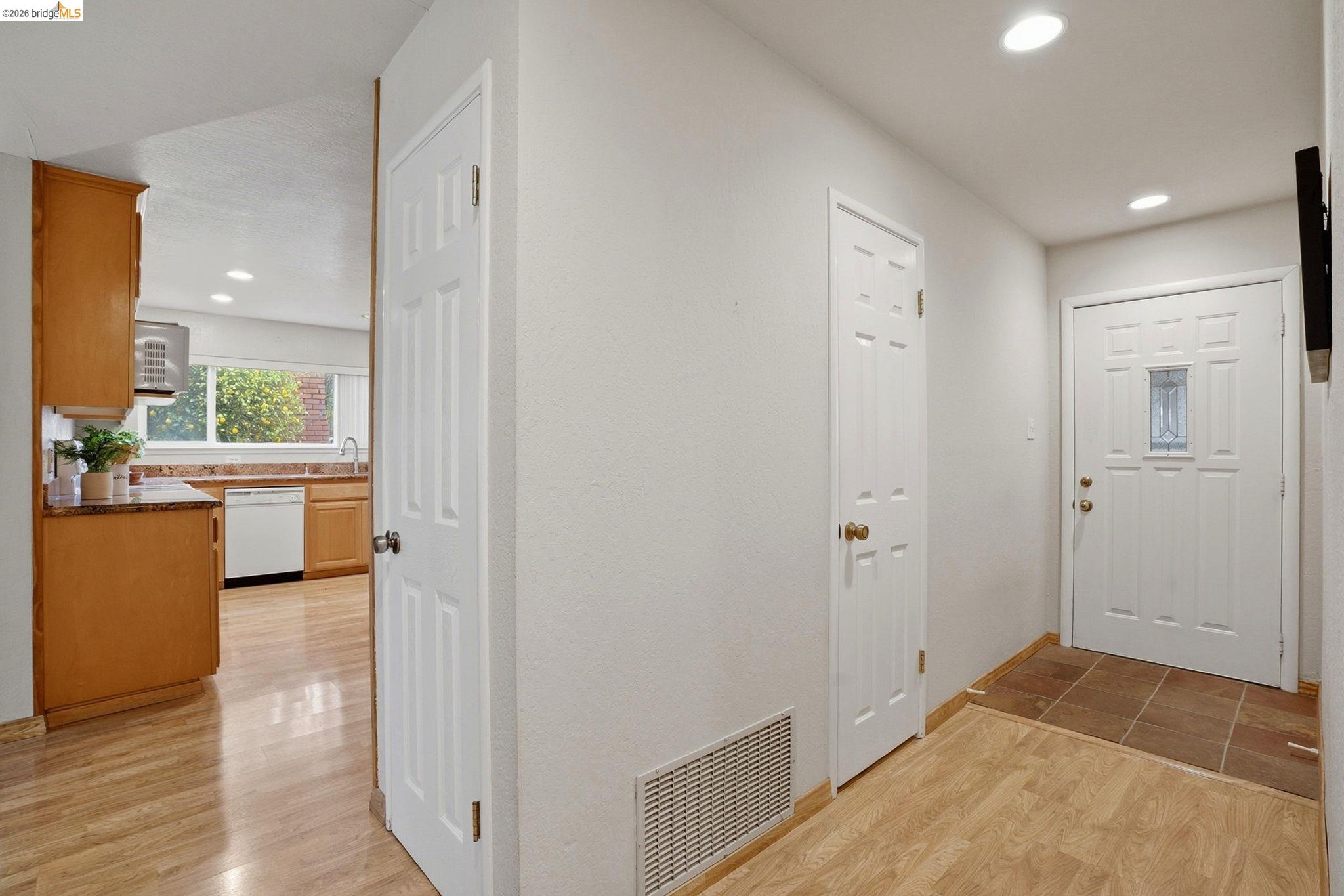 Detail Gallery Image 6 of 35 For 2758 Wexford Dr, Concord,  CA 94519 - 4 Beds | 2 Baths
