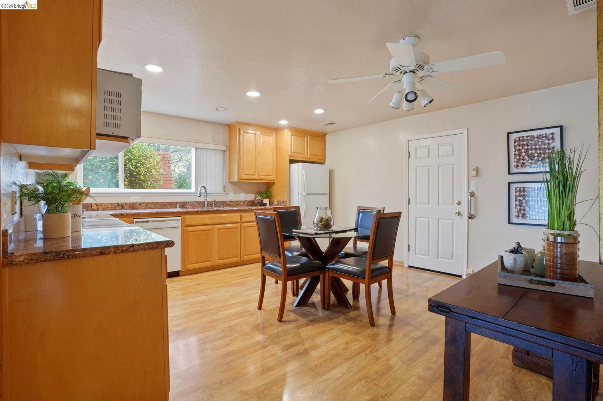 Detail Gallery Image 10 of 35 For 2758 Wexford Dr, Concord,  CA 94519 - 4 Beds | 2 Baths