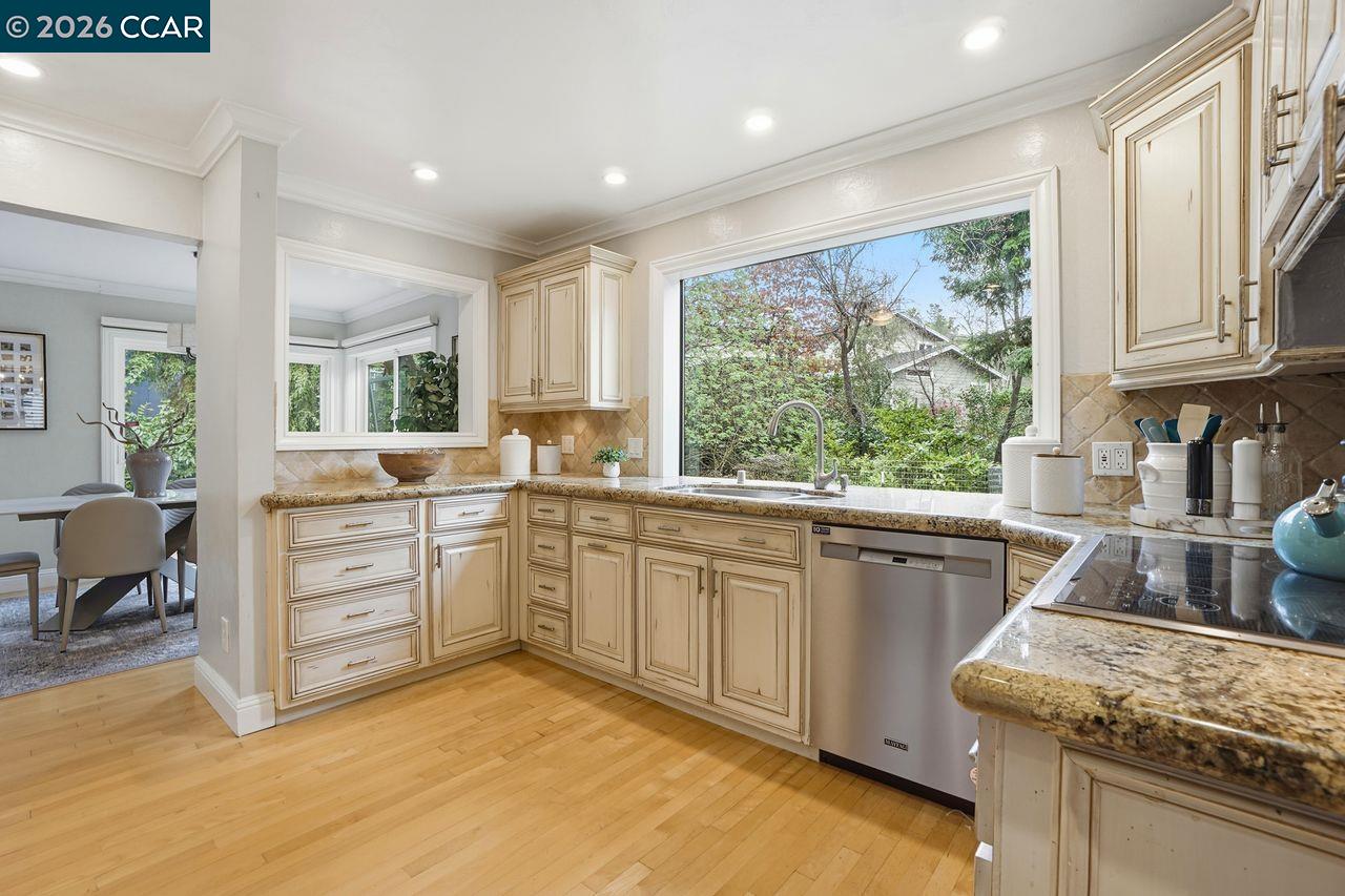 Detail Gallery Image 15 of 60 For 1903 via Ferrari, Lafayette,  CA 94549 - 4 Beds | 2/1 Baths