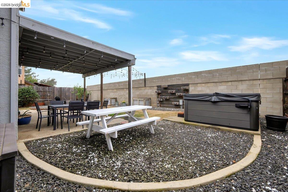 Detail Gallery Image 13 of 58 For 385 Farmington Cir, Roseville,  CA 95678 - 4 Beds | 2/1 Baths