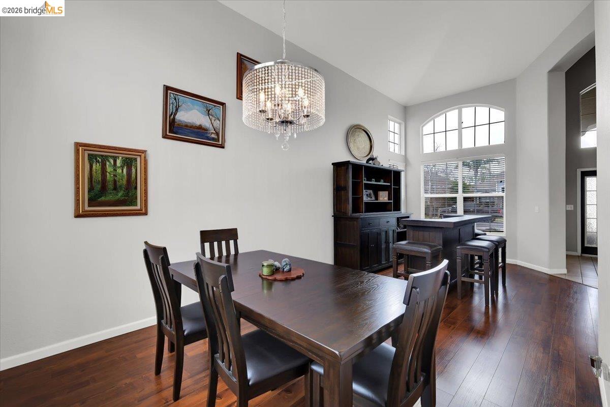 Detail Gallery Image 17 of 58 For 385 Farmington Cir, Roseville,  CA 95678 - 4 Beds | 2/1 Baths