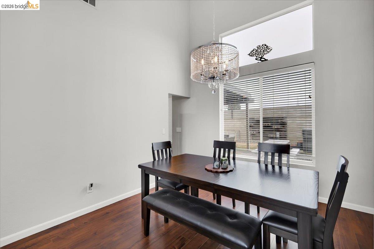 Detail Gallery Image 18 of 58 For 385 Farmington Cir, Roseville,  CA 95678 - 4 Beds | 2/1 Baths