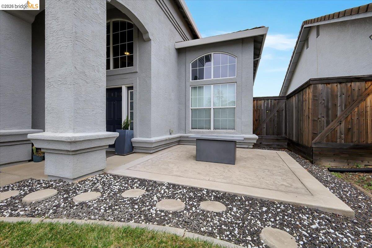 Detail Gallery Image 5 of 58 For 385 Farmington Cir, Roseville,  CA 95678 - 4 Beds | 2/1 Baths