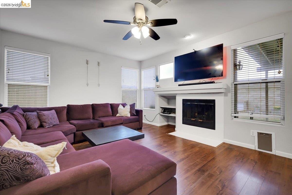 Detail Gallery Image 46 of 58 For 385 Farmington Cir, Roseville,  CA 95678 - 4 Beds | 2/1 Baths