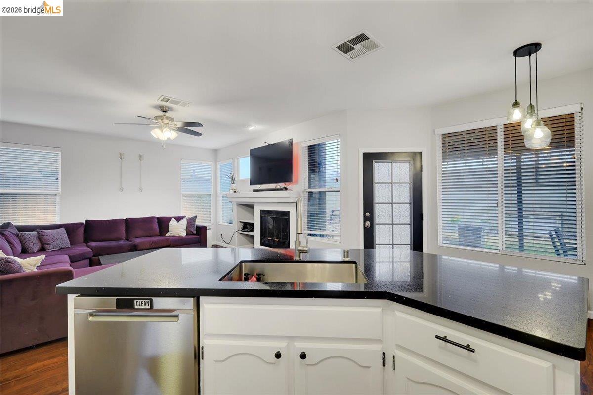 Detail Gallery Image 52 of 58 For 385 Farmington Cir, Roseville,  CA 95678 - 4 Beds | 2/1 Baths