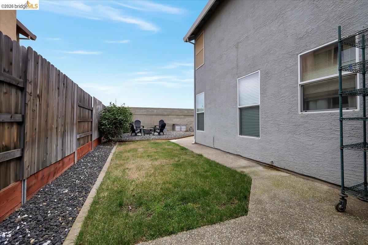 Detail Gallery Image 7 of 58 For 385 Farmington Cir, Roseville,  CA 95678 - 4 Beds | 2/1 Baths