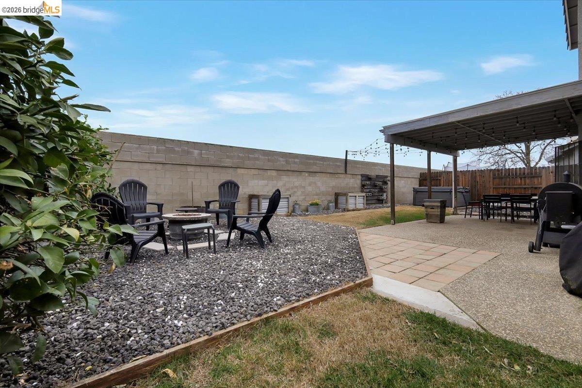 Detail Gallery Image 8 of 58 For 385 Farmington Cir, Roseville,  CA 95678 - 4 Beds | 2/1 Baths