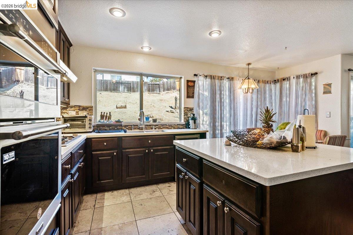 Detail Gallery Image 12 of 28 For 4137 Amargosa Drive, Antioch,  CA 94531 - 4 Beds | 3 Baths