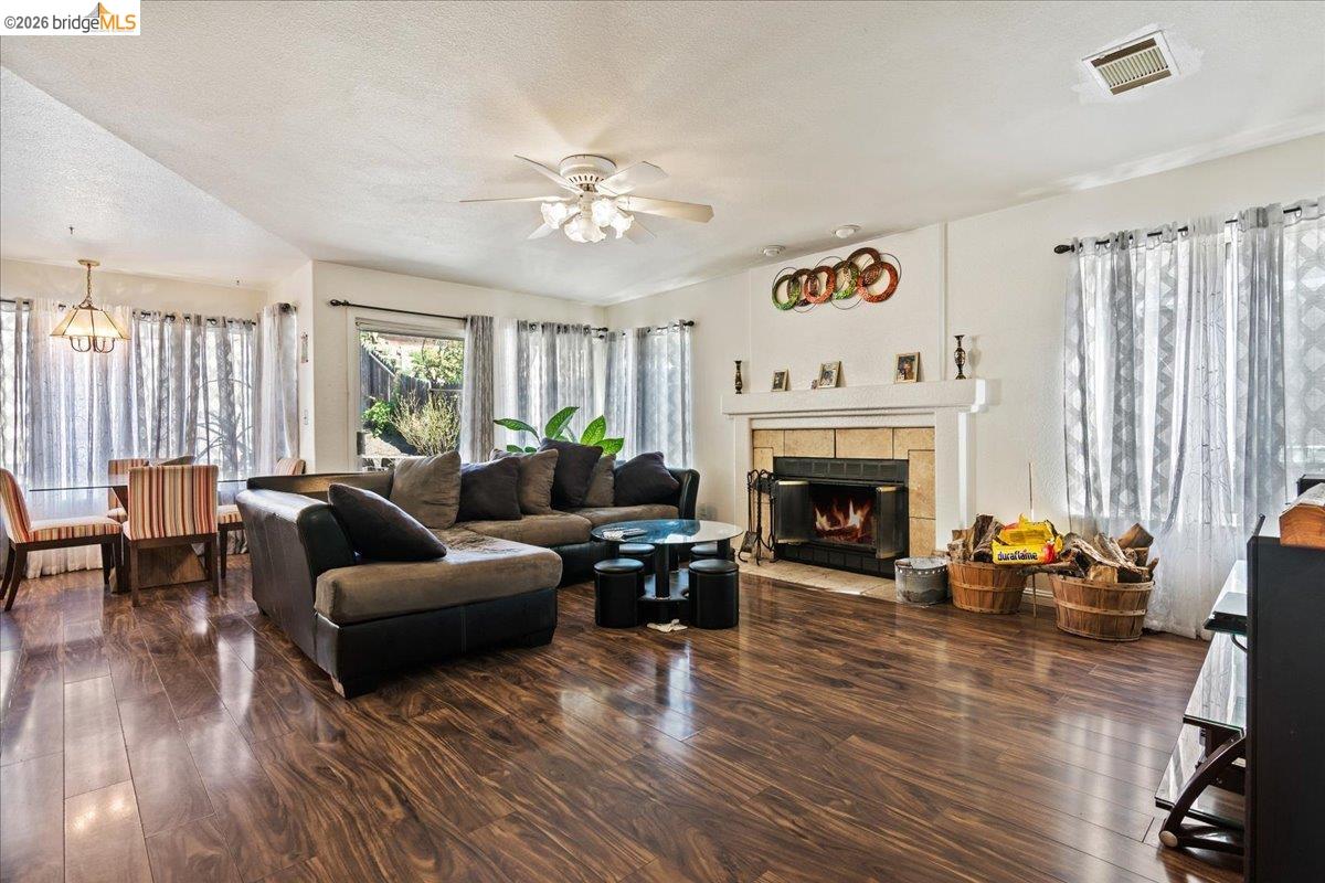 Detail Gallery Image 13 of 28 For 4137 Amargosa Drive, Antioch,  CA 94531 - 4 Beds | 3 Baths