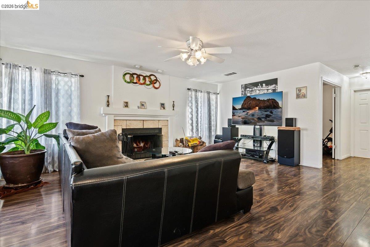 Detail Gallery Image 14 of 28 For 4137 Amargosa Drive, Antioch,  CA 94531 - 4 Beds | 3 Baths