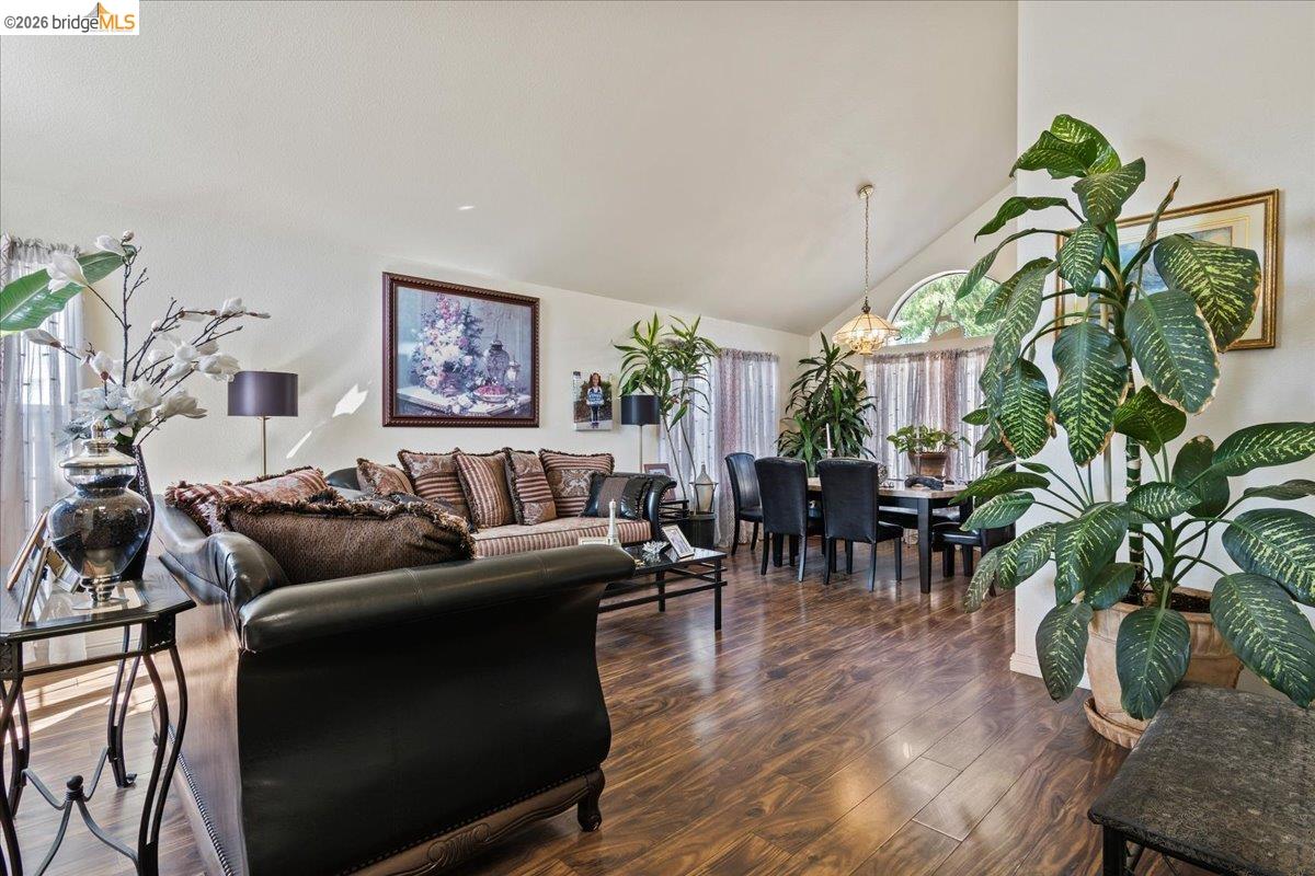 Detail Gallery Image 5 of 28 For 4137 Amargosa Drive, Antioch,  CA 94531 - 4 Beds | 3 Baths