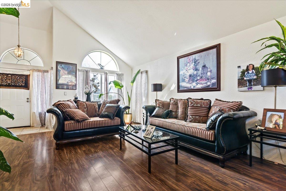 Detail Gallery Image 8 of 28 For 4137 Amargosa Drive, Antioch,  CA 94531 - 4 Beds | 3 Baths