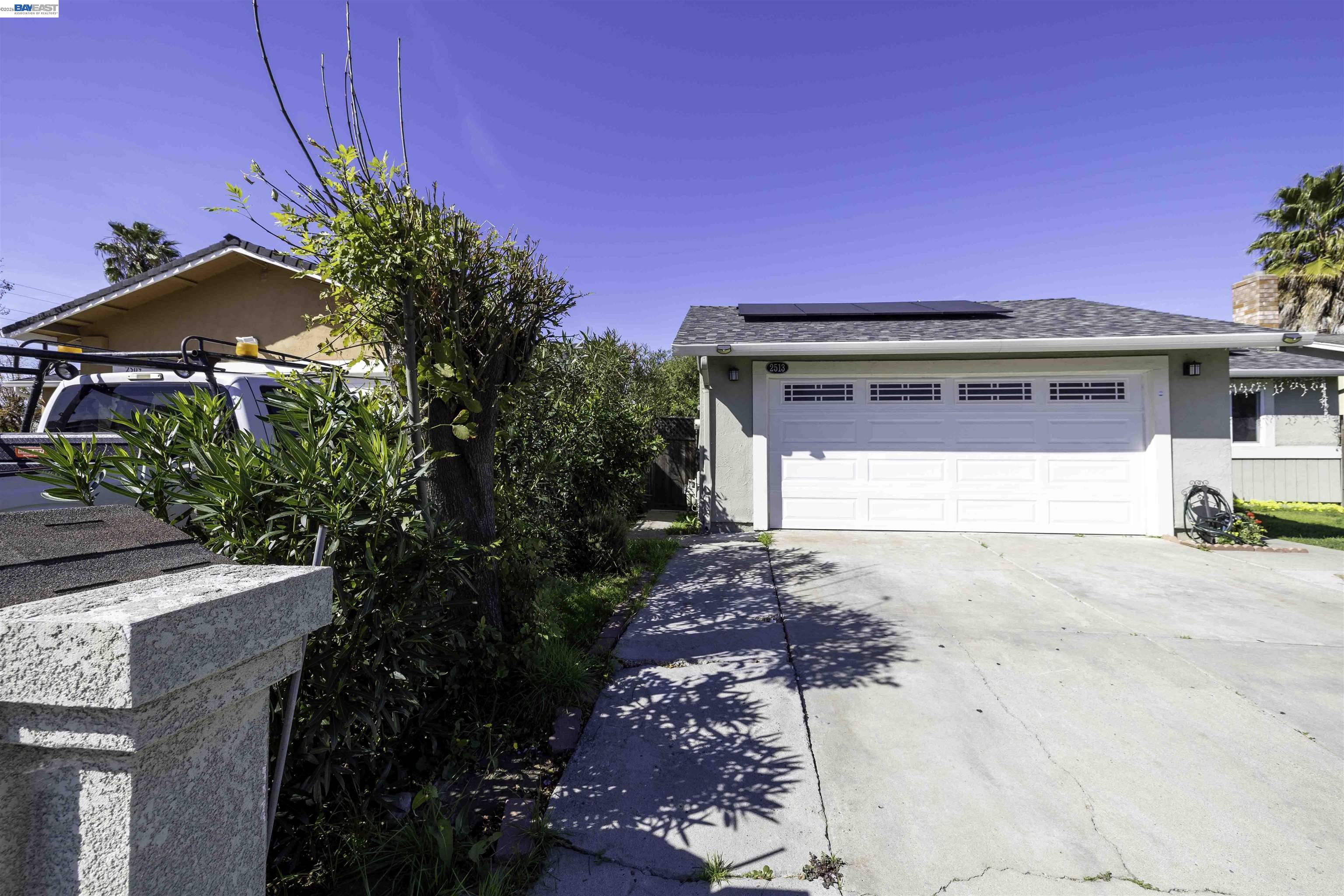 Detail Gallery Image 2 of 44 For 2513 Logsden Way, San Jose,  CA 95122 - 4 Beds | 2 Baths