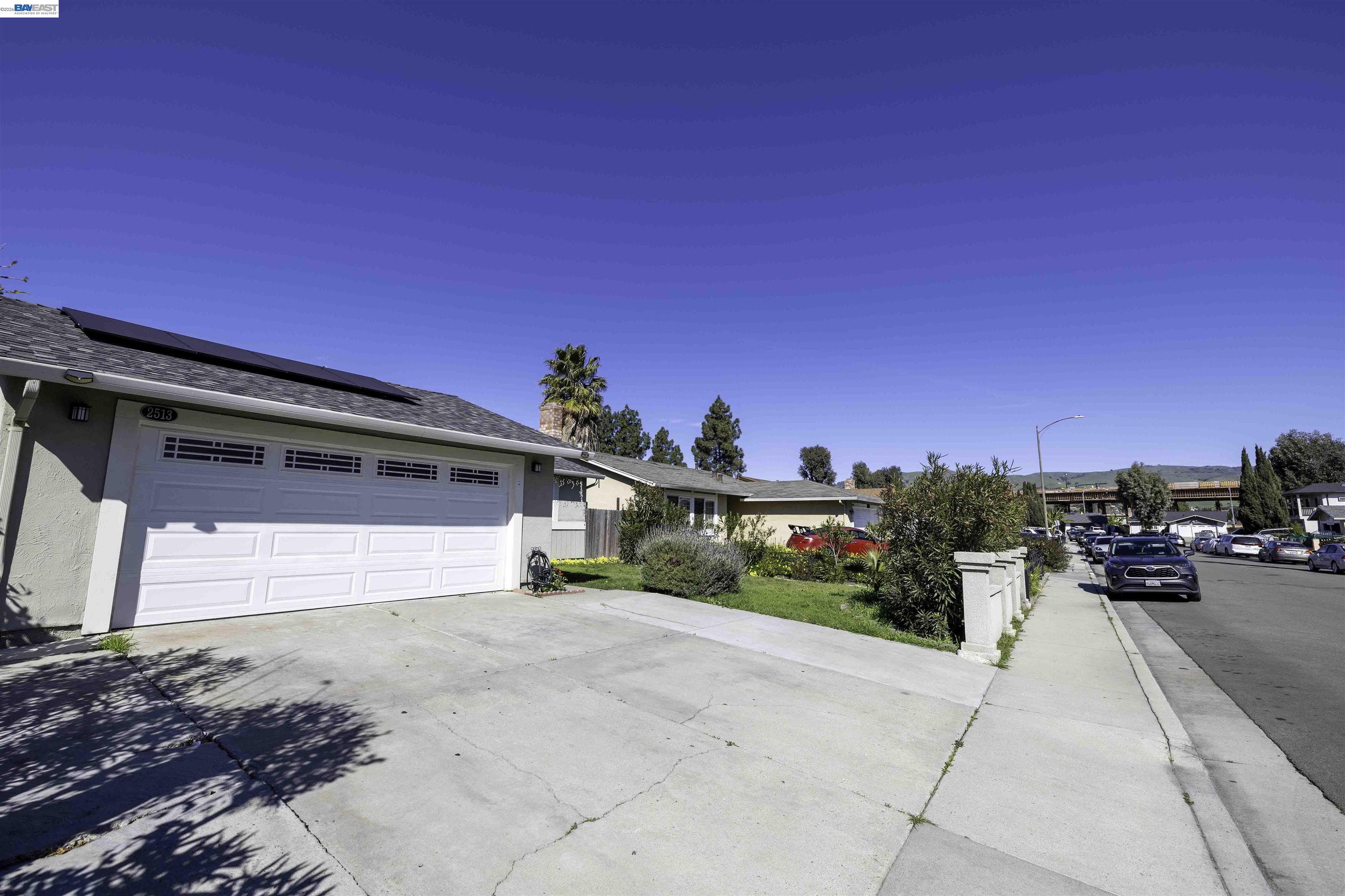 Detail Gallery Image 3 of 44 For 2513 Logsden Way, San Jose,  CA 95122 - 4 Beds | 2 Baths