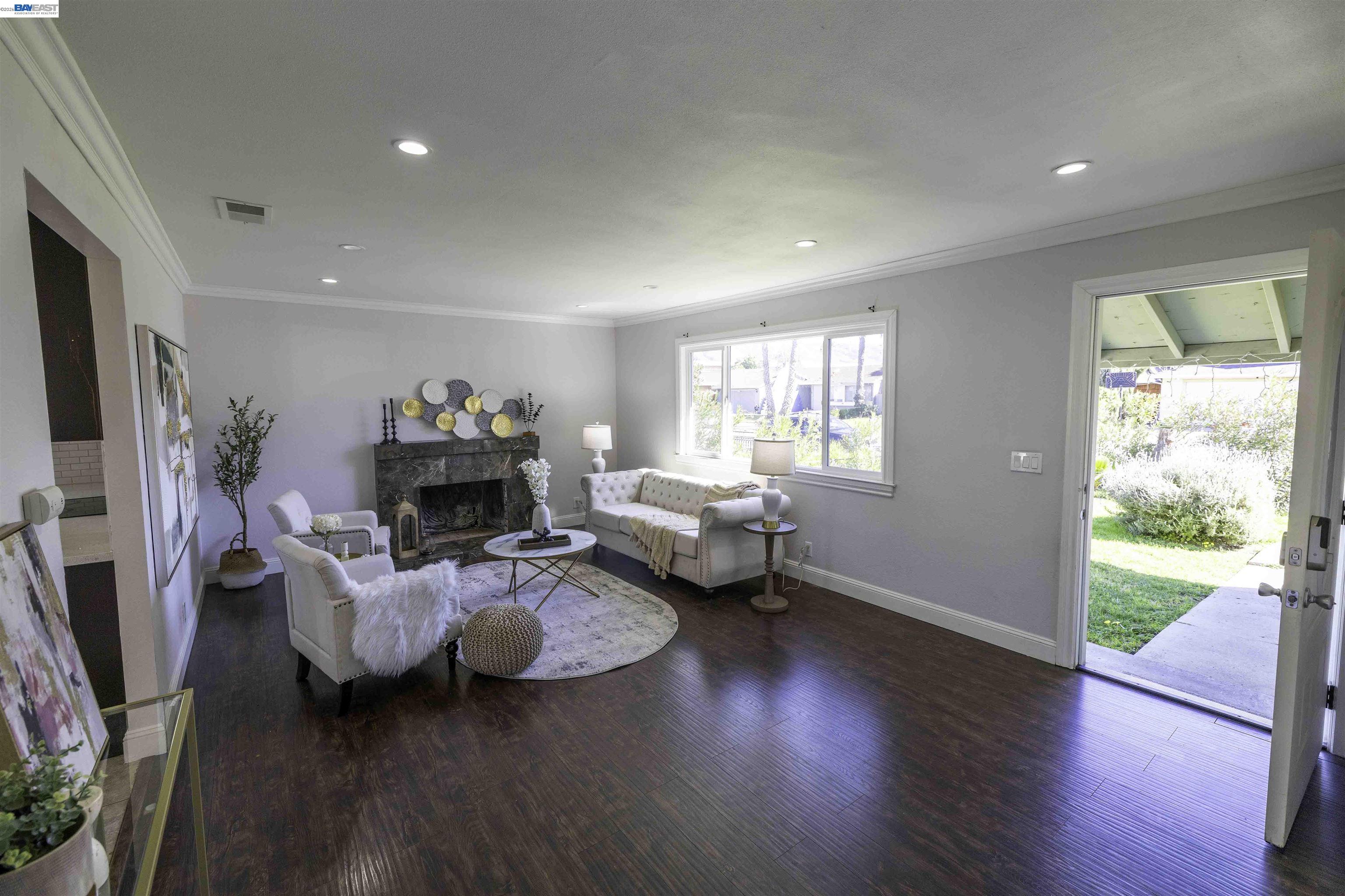 Detail Gallery Image 5 of 44 For 2513 Logsden Way, San Jose,  CA 95122 - 4 Beds | 2 Baths