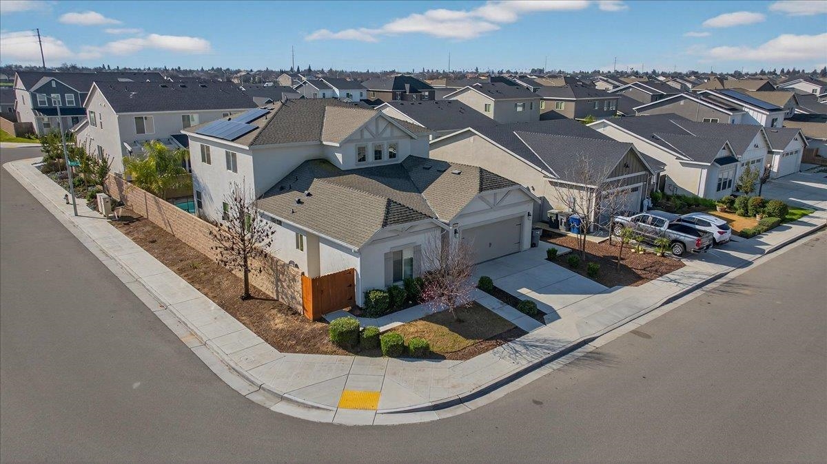 Detail Gallery Image 2 of 48 For 5986 E Pitt Ave, Fresno,  CA 93727 - 4 Beds | 3/1 Baths