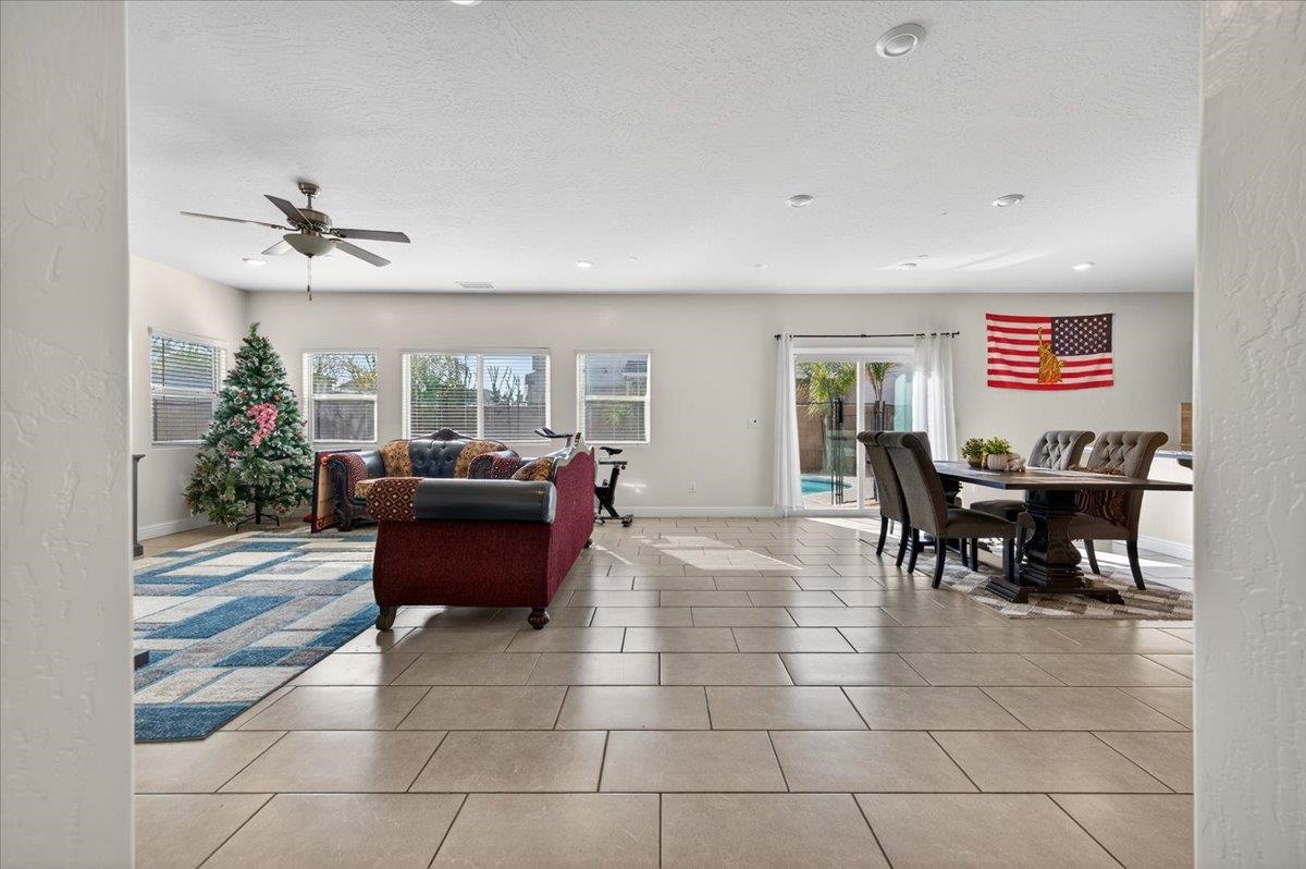 Detail Gallery Image 9 of 48 For 5986 E Pitt Ave, Fresno,  CA 93727 - 4 Beds | 3/1 Baths