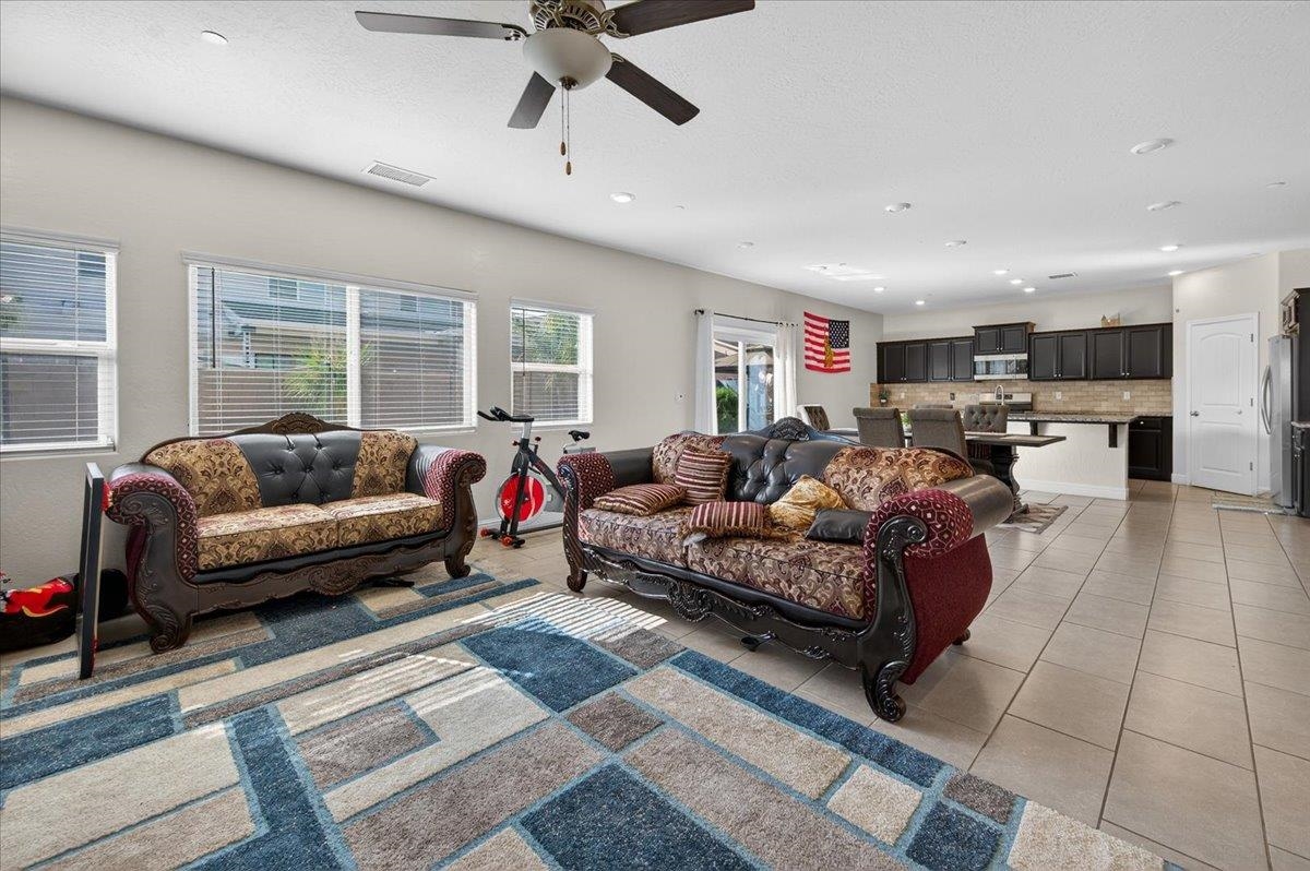 Detail Gallery Image 12 of 48 For 5986 E Pitt Ave, Fresno,  CA 93727 - 4 Beds | 3/1 Baths