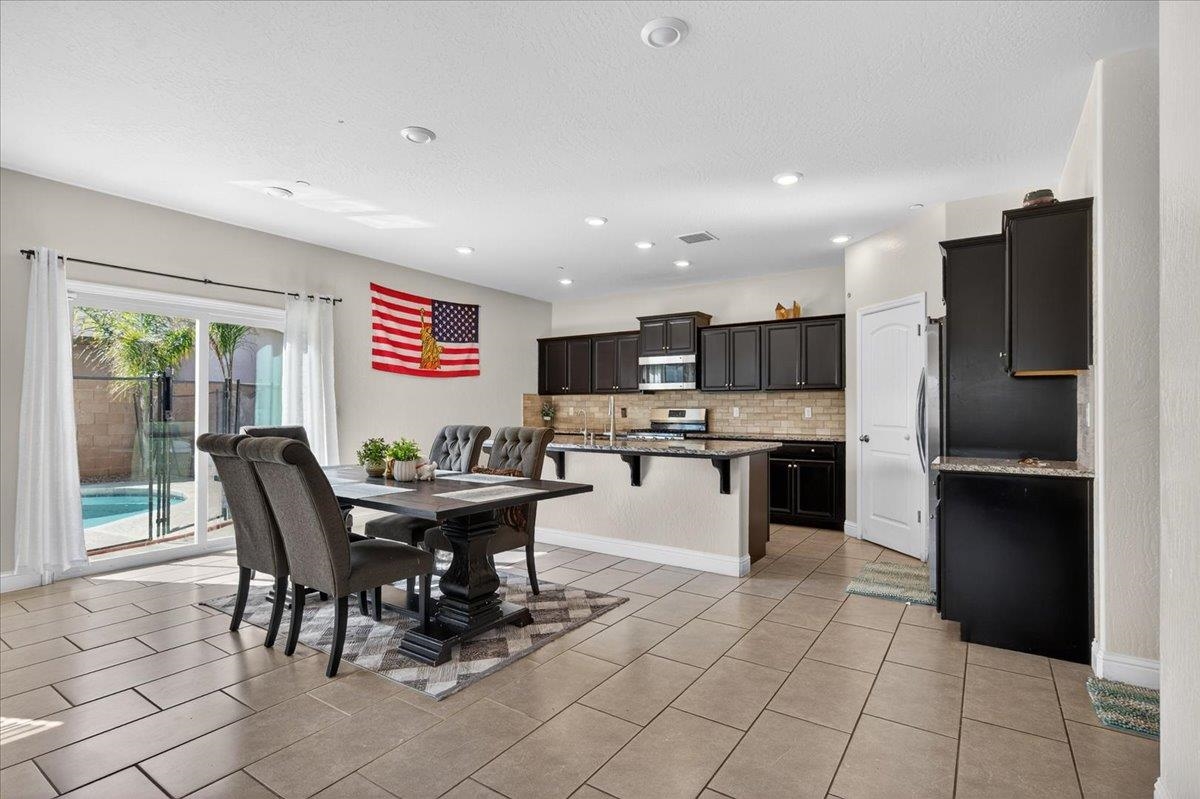 Detail Gallery Image 14 of 48 For 5986 E Pitt Ave, Fresno,  CA 93727 - 4 Beds | 3/1 Baths