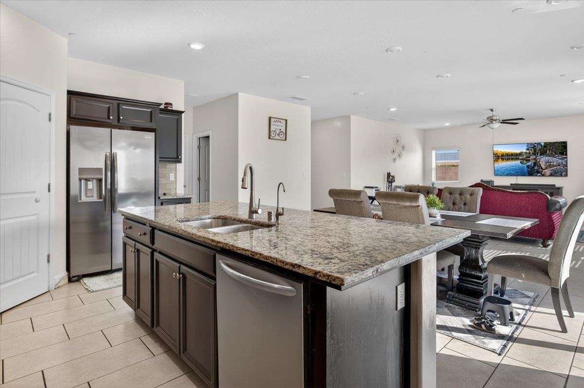 Detail Gallery Image 18 of 48 For 5986 E Pitt Ave, Fresno,  CA 93727 - 4 Beds | 3/1 Baths