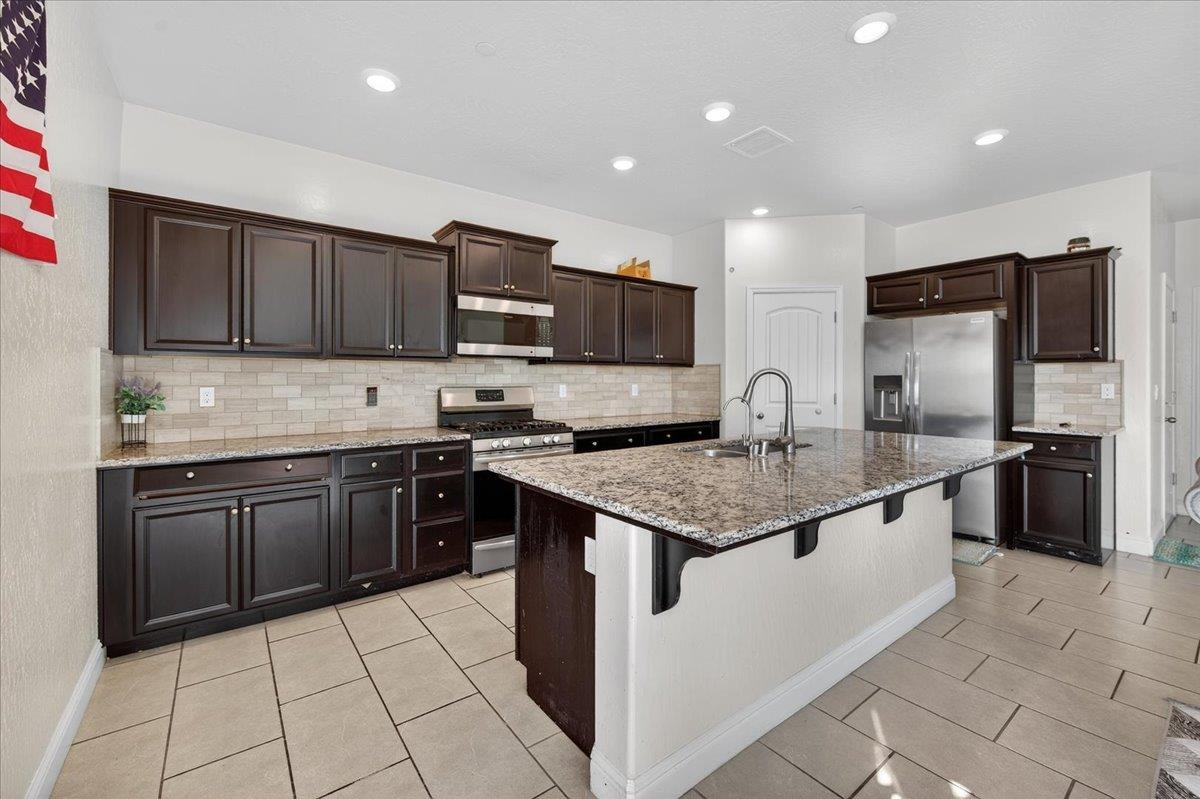 Detail Gallery Image 20 of 48 For 5986 E Pitt Ave, Fresno,  CA 93727 - 4 Beds | 3/1 Baths