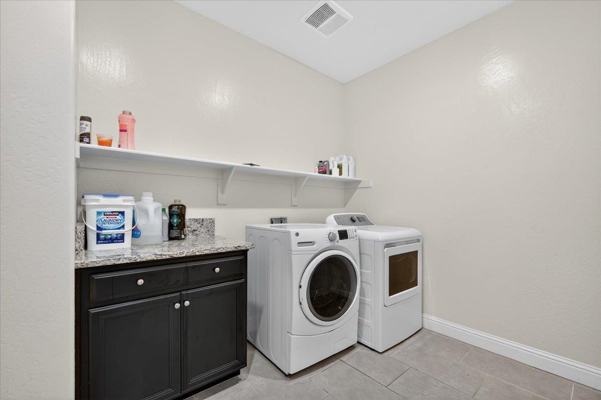 Detail Gallery Image 23 of 48 For 5986 E Pitt Ave, Fresno,  CA 93727 - 4 Beds | 3/1 Baths