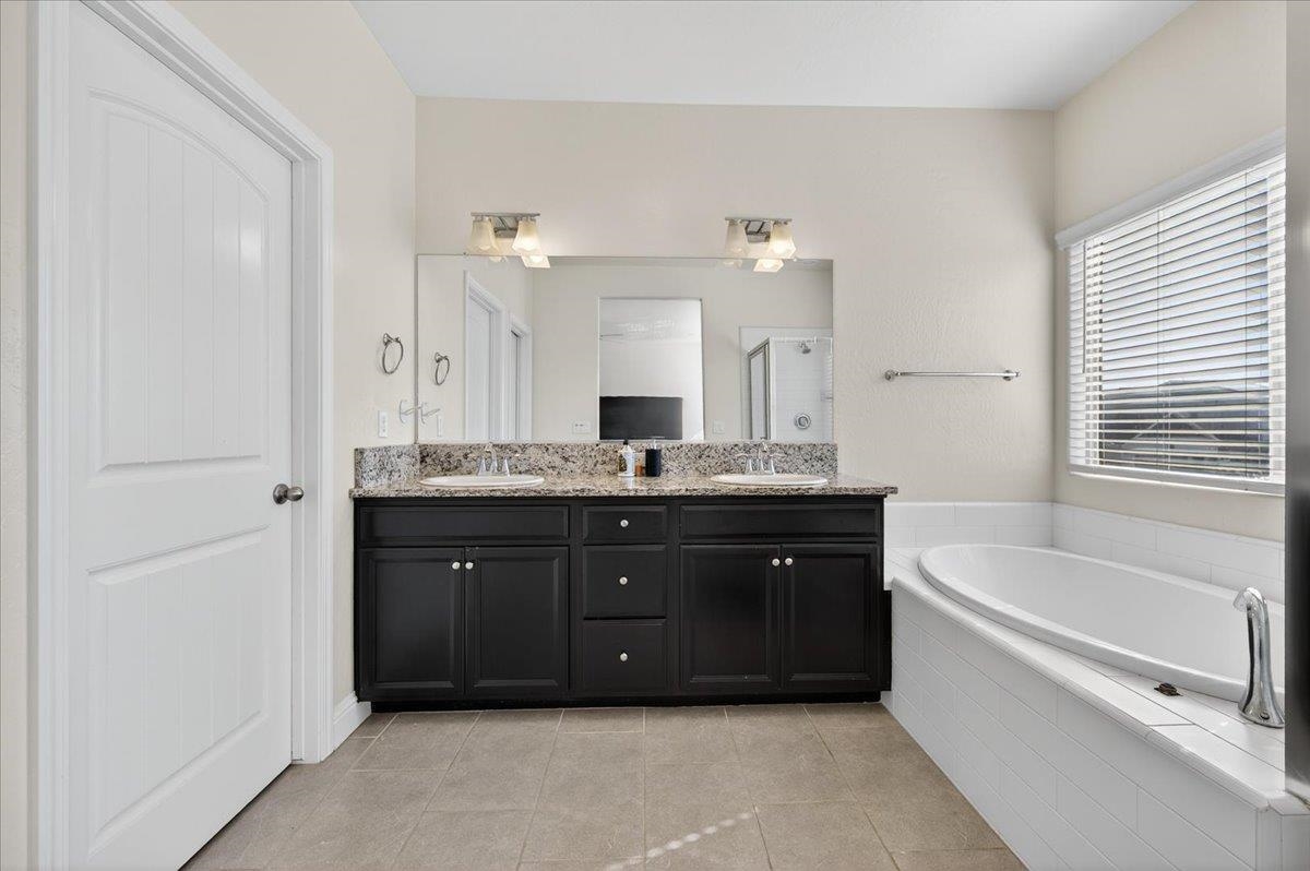 Detail Gallery Image 32 of 48 For 5986 E Pitt Ave, Fresno,  CA 93727 - 4 Beds | 3/1 Baths
