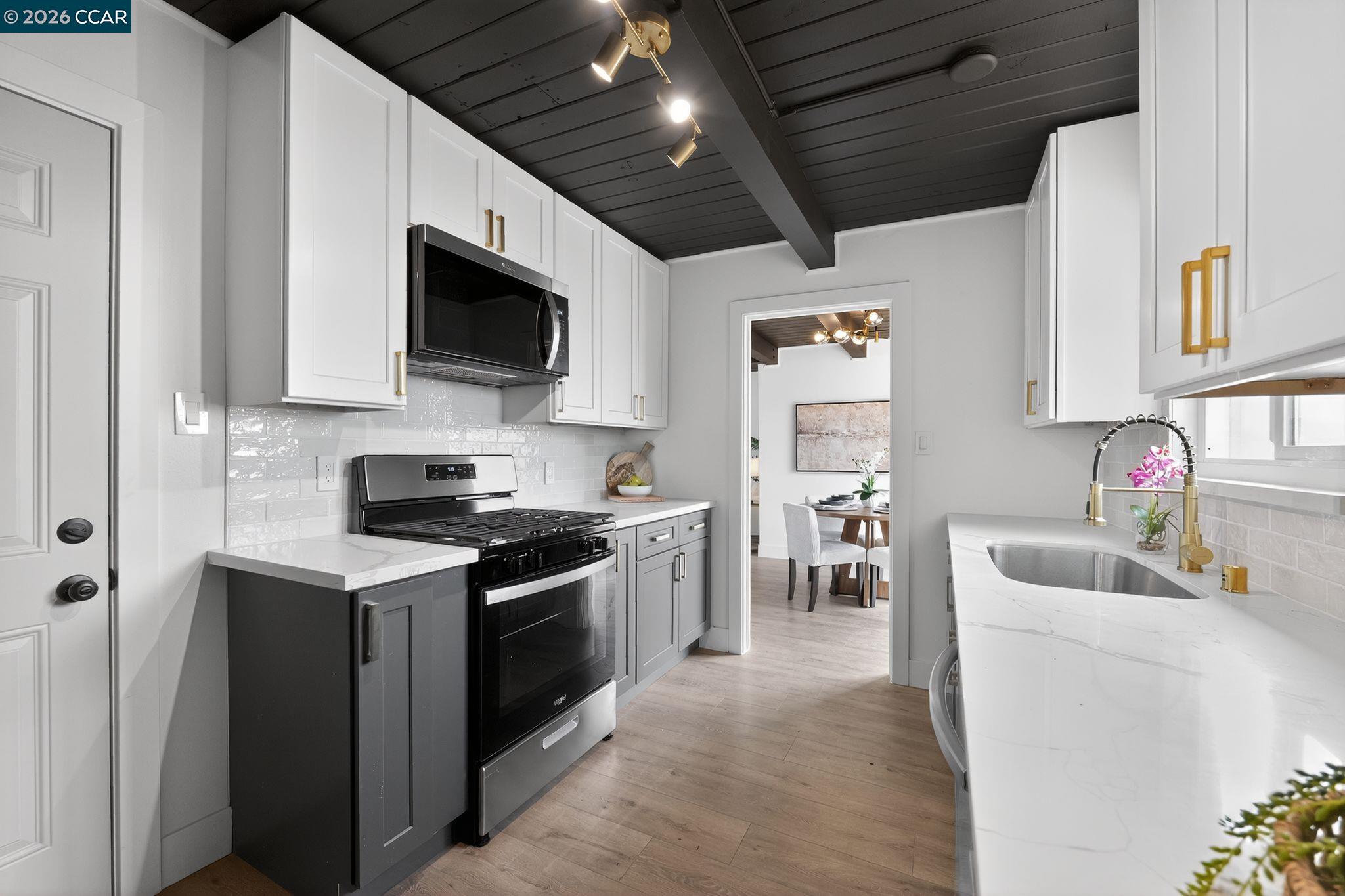 Detail Gallery Image 7 of 25 For 1838 Overhill Rd, Concord,  CA 94520 - 3 Beds | 1 Baths