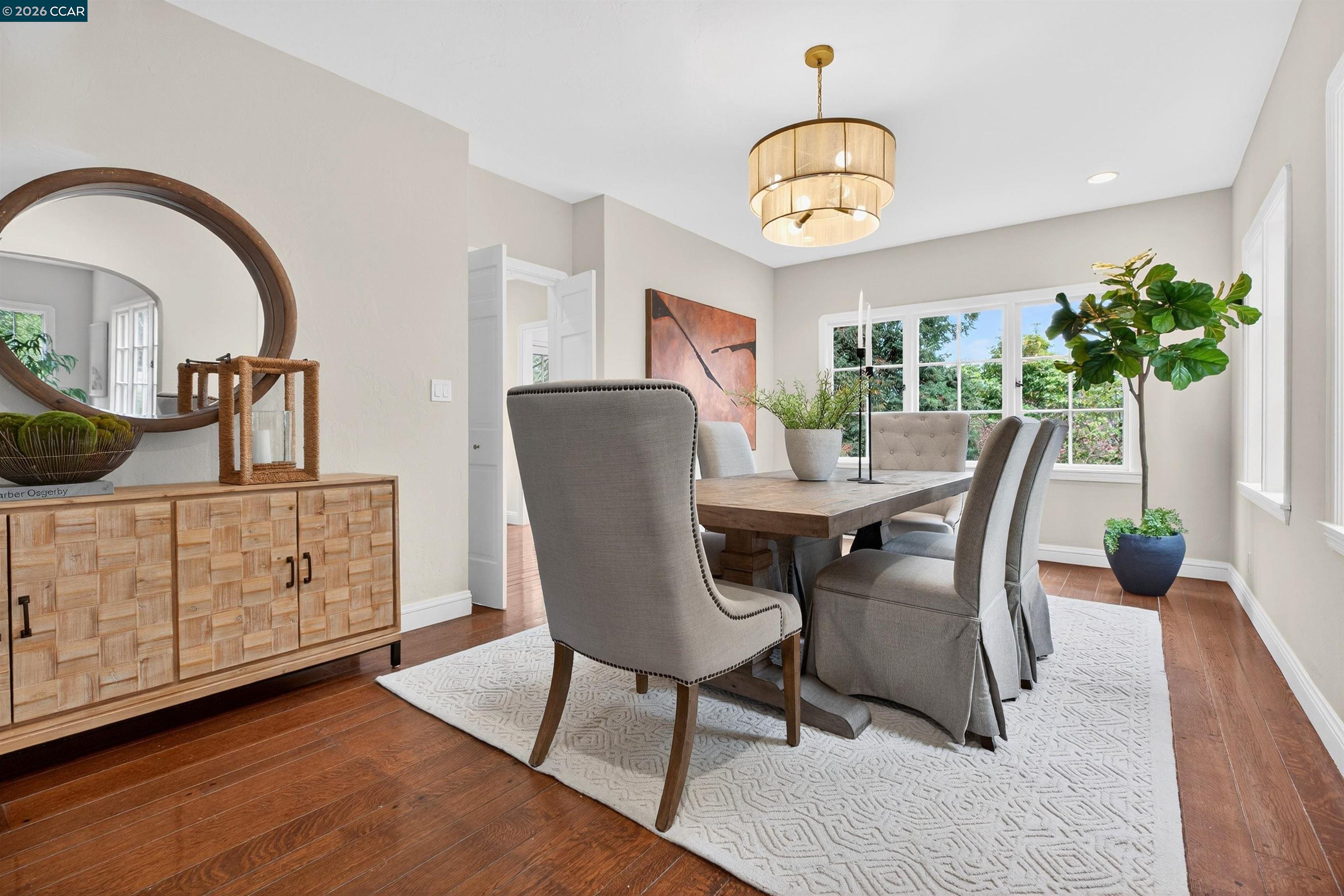 Detail Gallery Image 11 of 24 For 5906 Bruns Ct, Oakland,  CA 94611 - 4 Beds | 3 Baths