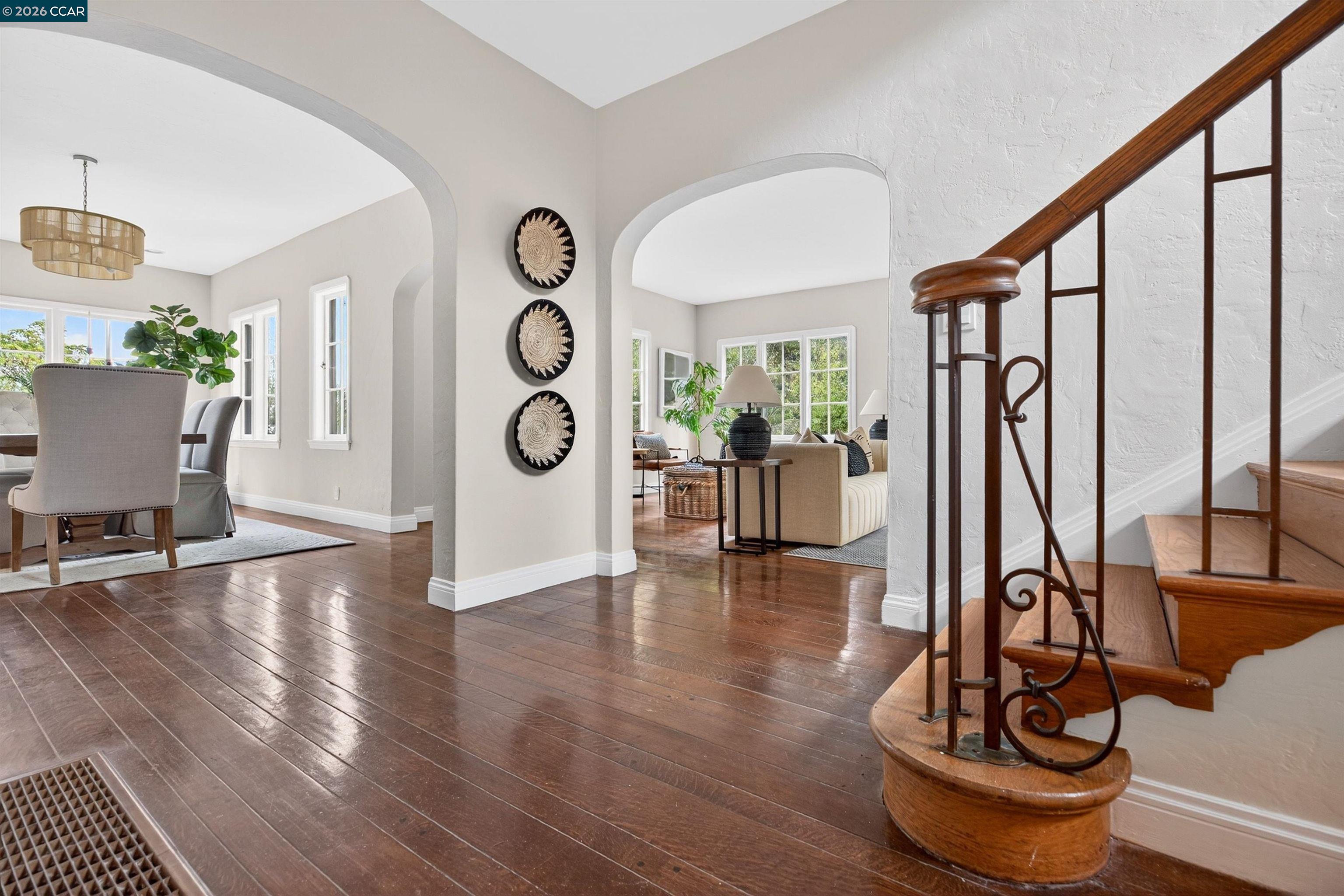 Detail Gallery Image 3 of 24 For 5906 Bruns Ct, Oakland,  CA 94611 - 4 Beds | 3 Baths