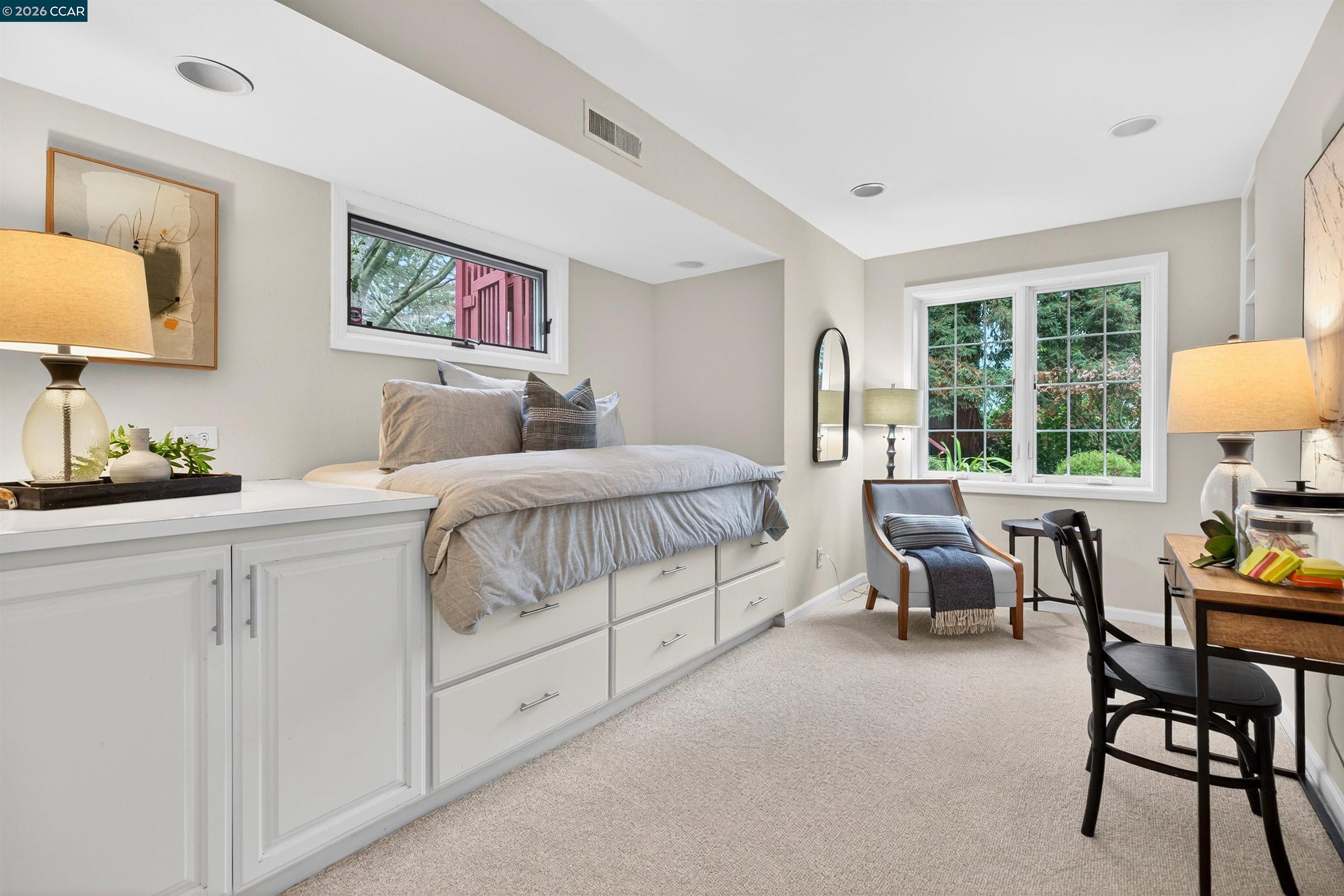 Detail Gallery Image 21 of 24 For 5906 Bruns Ct, Oakland,  CA 94611 - 4 Beds | 3 Baths