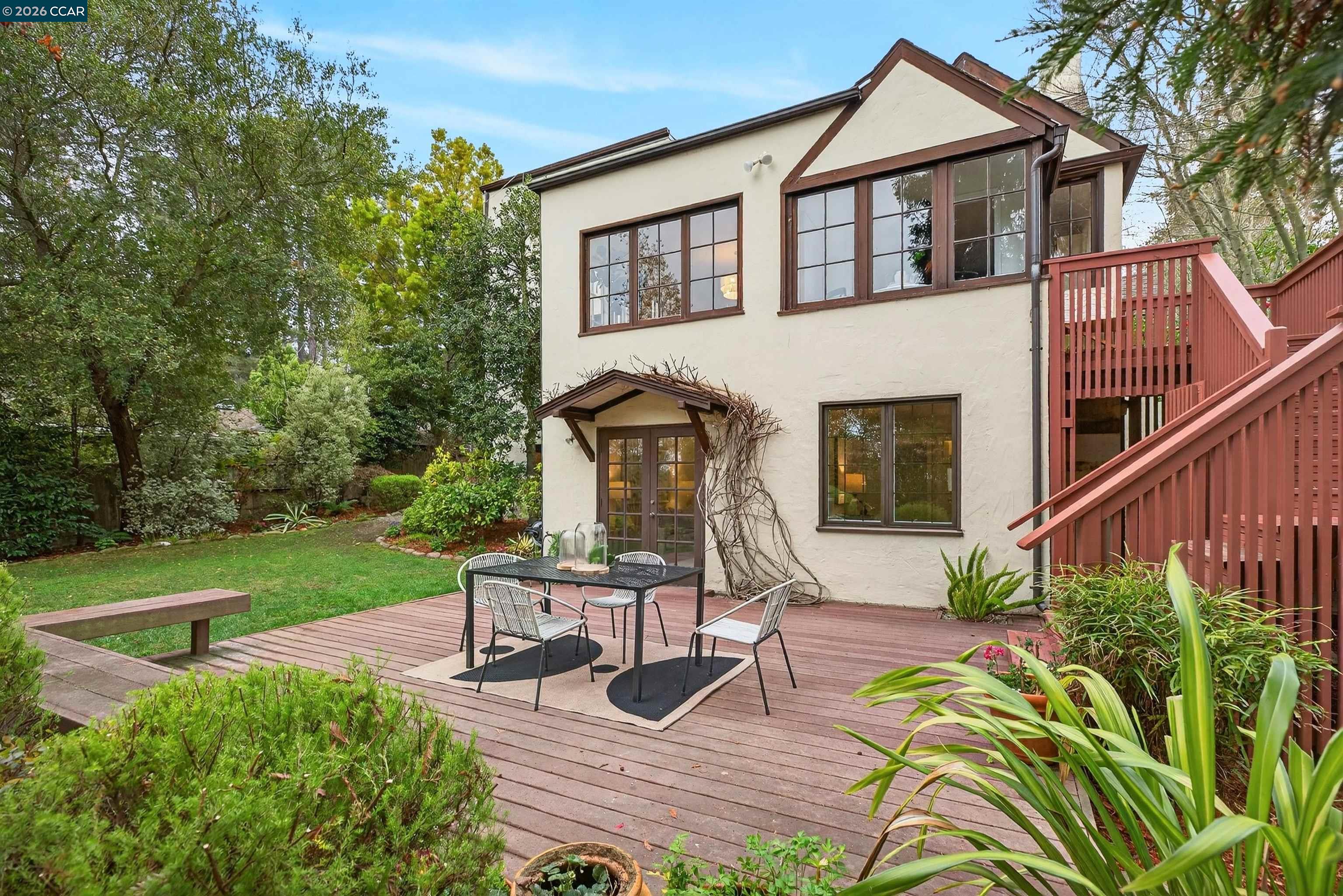 Detail Gallery Image 23 of 24 For 5906 Bruns Ct, Oakland,  CA 94611 - 4 Beds | 3 Baths