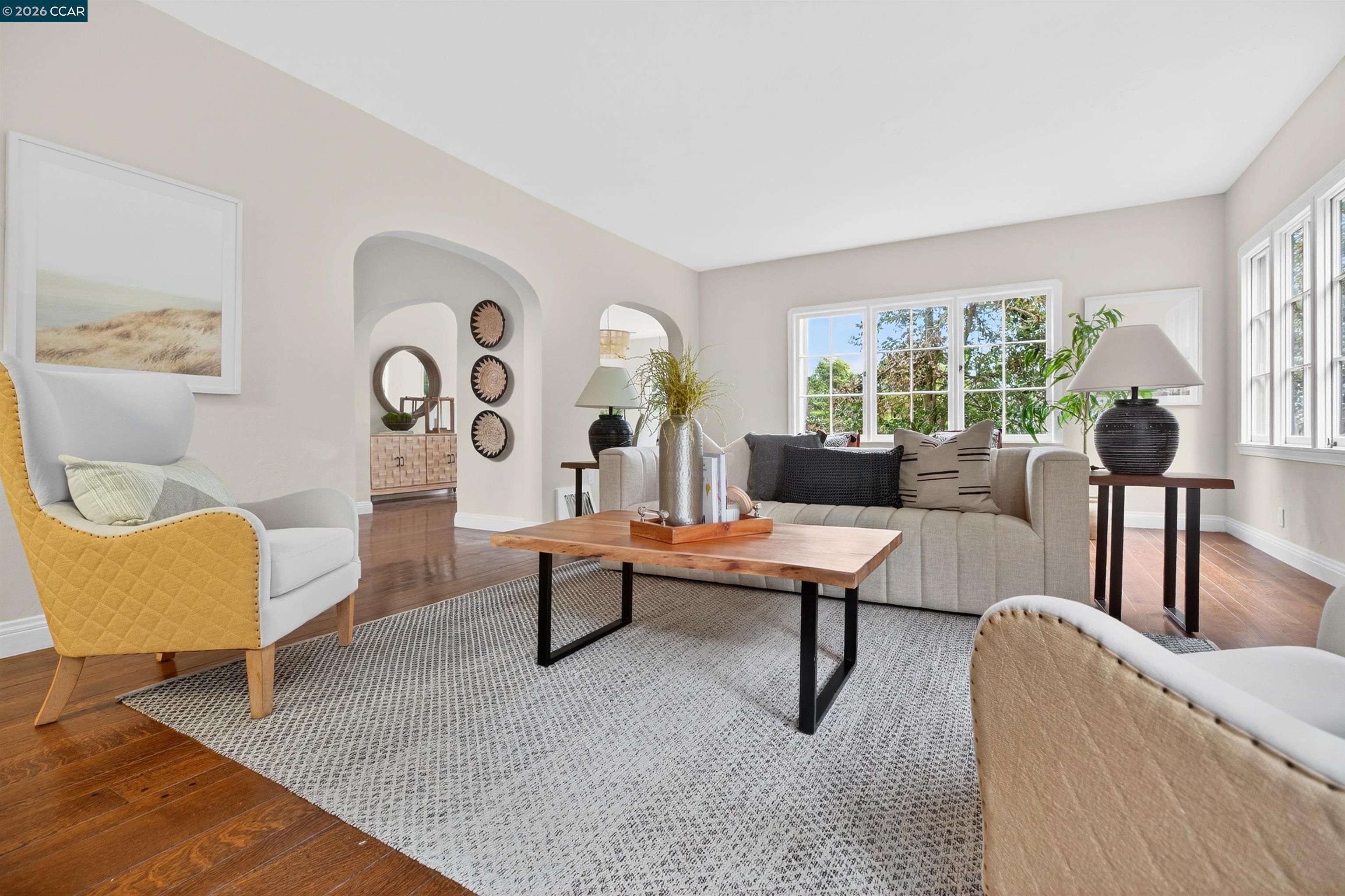 Detail Gallery Image 5 of 24 For 5906 Bruns Ct, Oakland,  CA 94611 - 4 Beds | 3 Baths