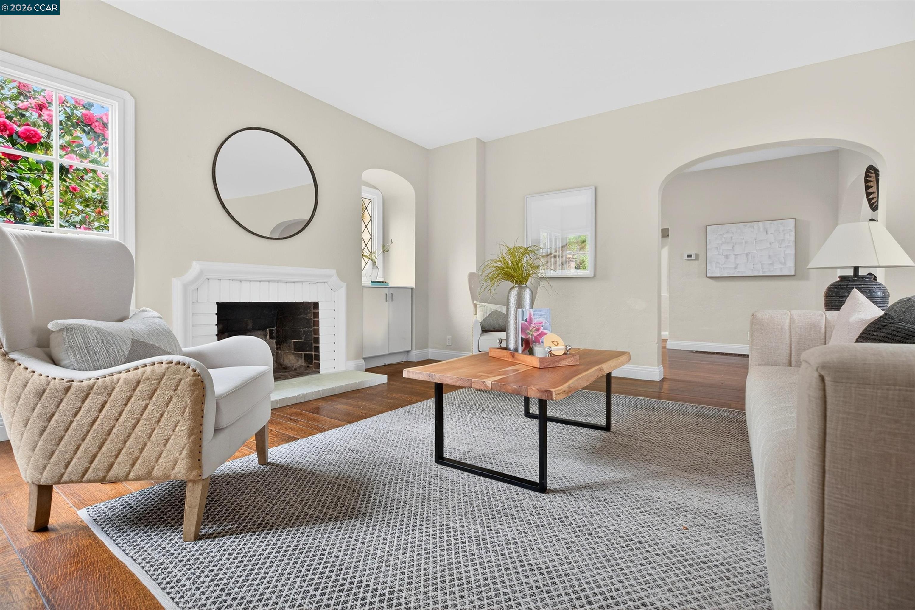 Detail Gallery Image 6 of 24 For 5906 Bruns Ct, Oakland,  CA 94611 - 4 Beds | 3 Baths