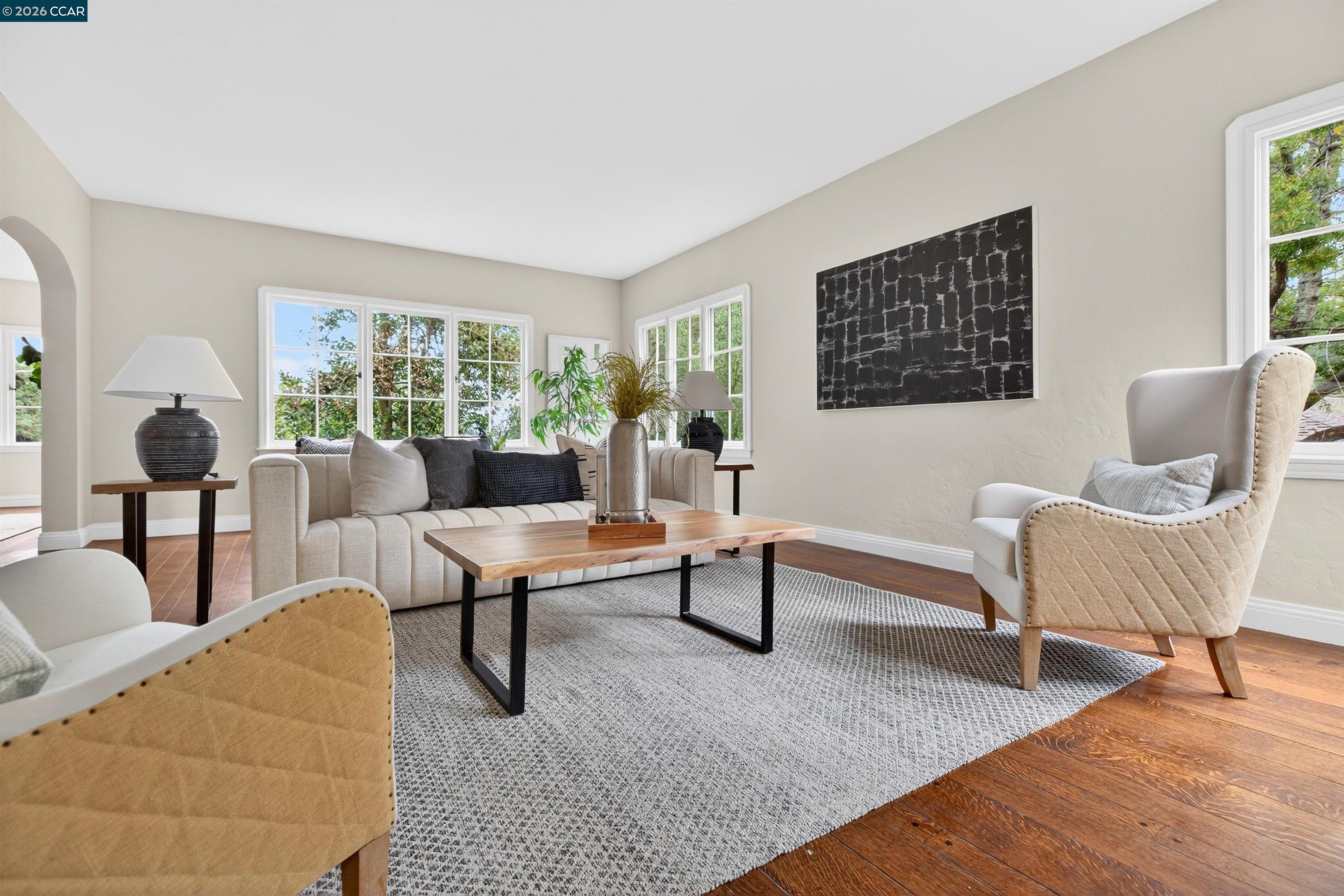 Detail Gallery Image 7 of 24 For 5906 Bruns Ct, Oakland,  CA 94611 - 4 Beds | 3 Baths