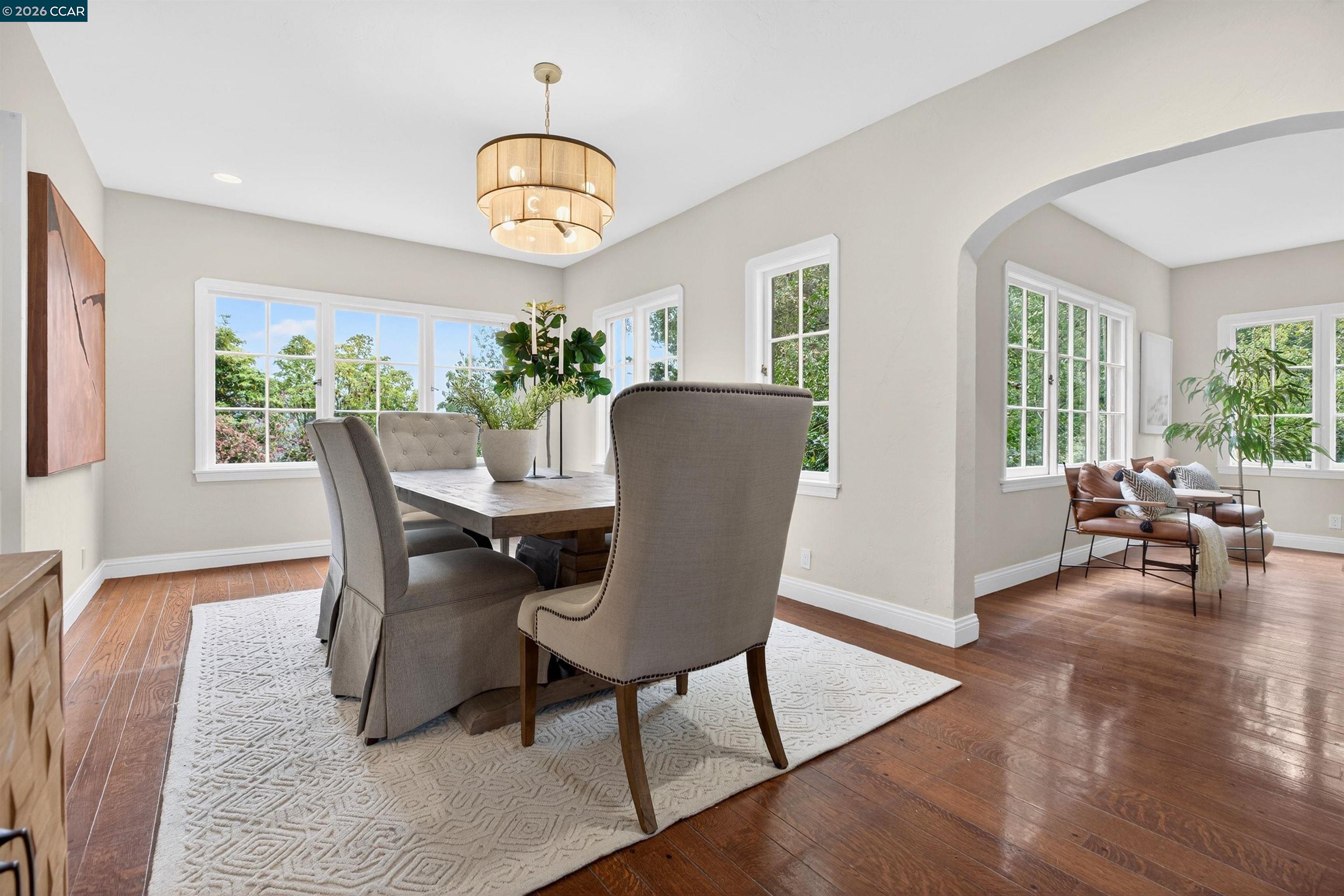 Detail Gallery Image 10 of 24 For 5906 Bruns Ct, Oakland,  CA 94611 - 4 Beds | 3 Baths