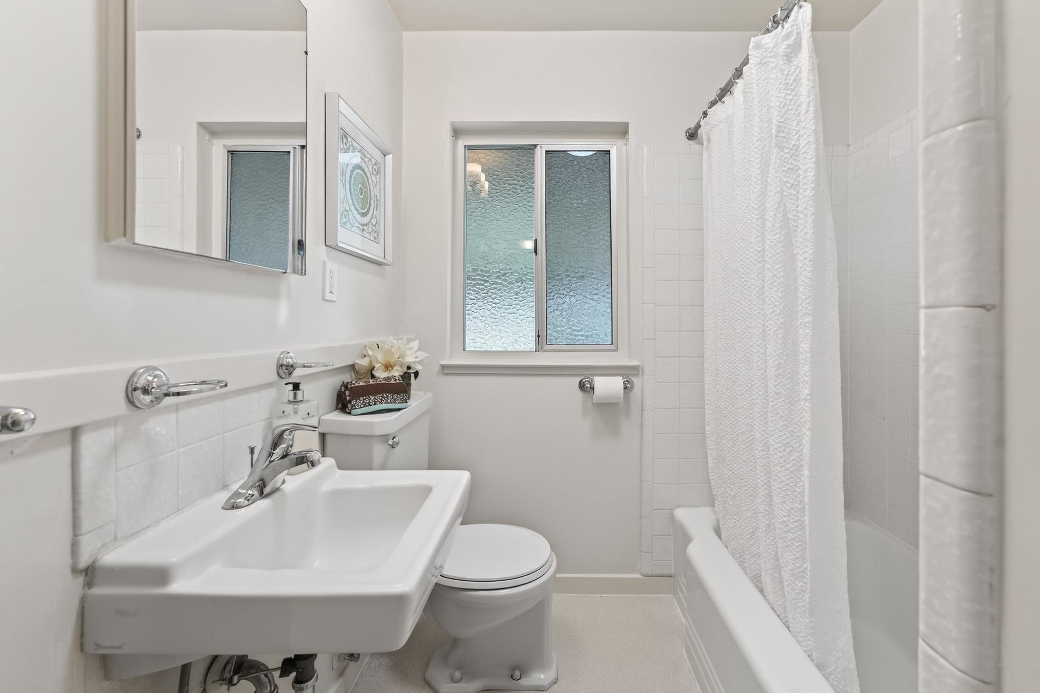 Detail Gallery Image 11 of 21 For 22079 Queen St, Castro Valley,  CA 94546 - 2 Beds | 1 Baths