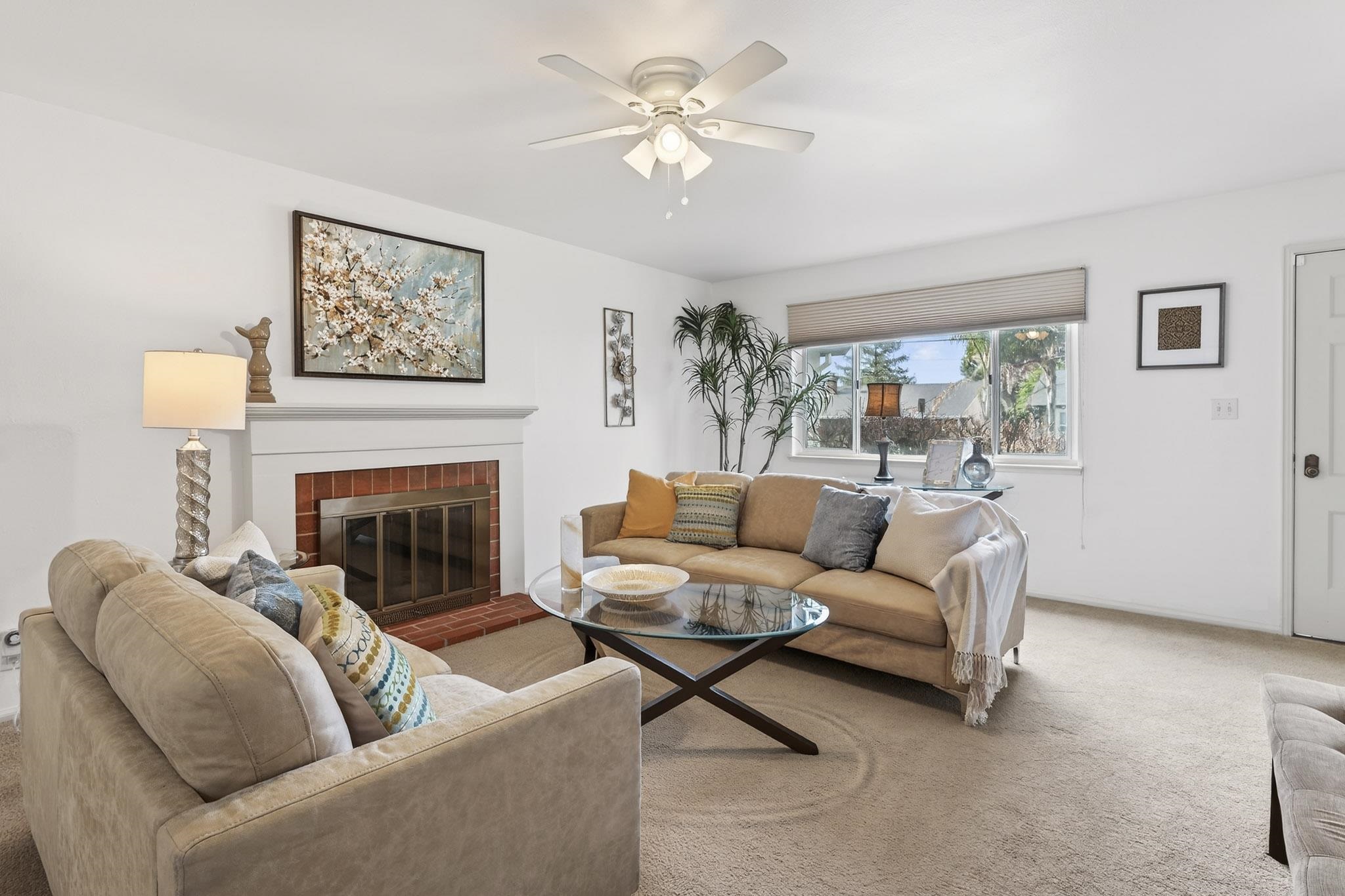 Detail Gallery Image 3 of 21 For 22079 Queen St, Castro Valley,  CA 94546 - 2 Beds | 1 Baths