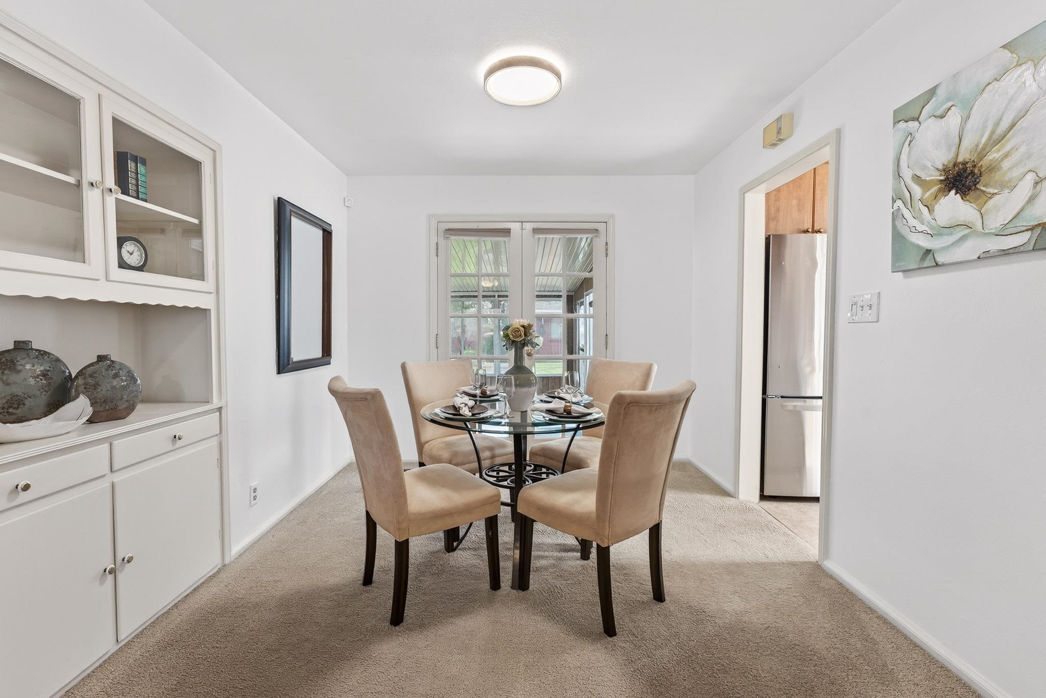 Detail Gallery Image 5 of 21 For 22079 Queen St, Castro Valley,  CA 94546 - 2 Beds | 1 Baths