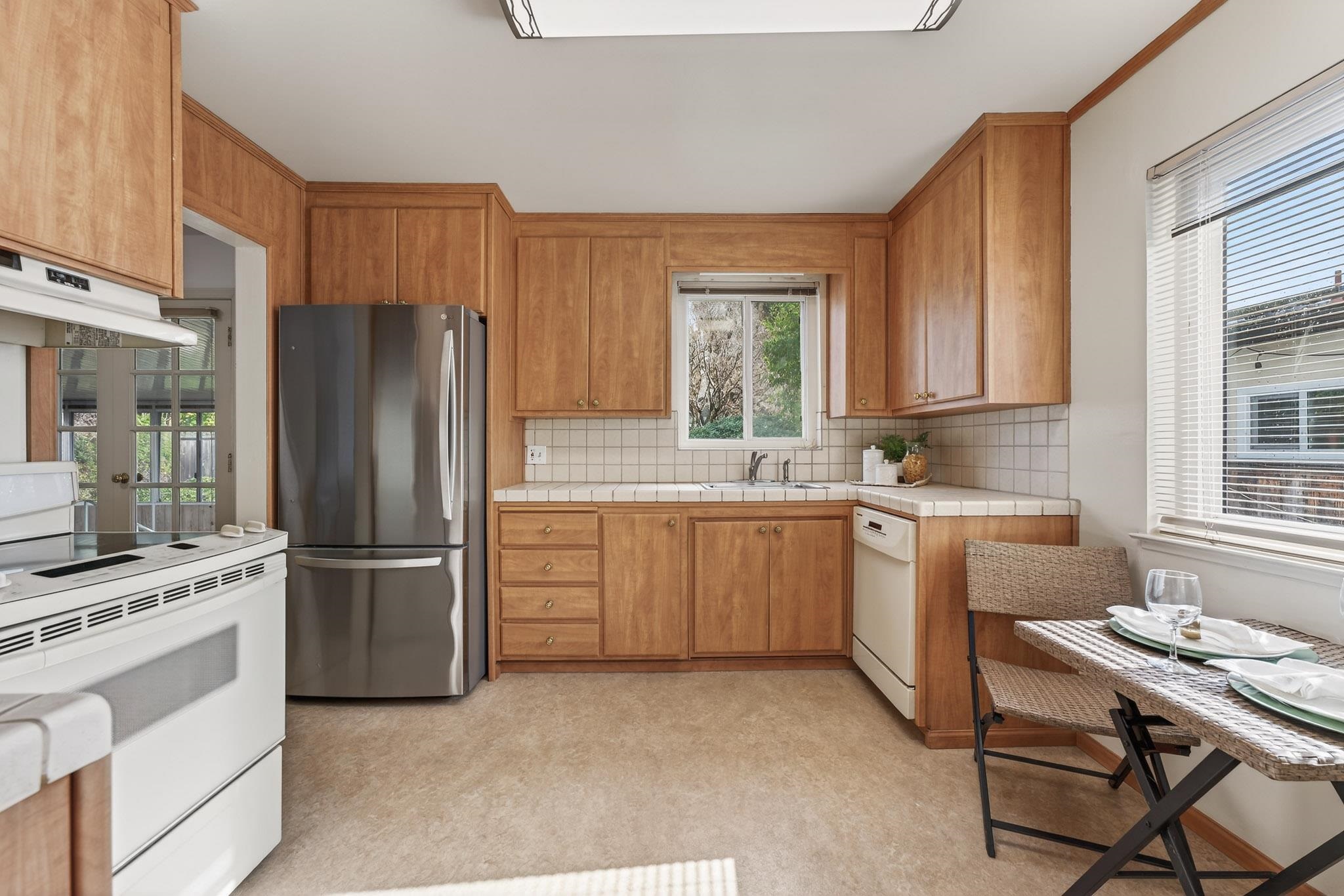 Detail Gallery Image 6 of 21 For 22079 Queen St, Castro Valley,  CA 94546 - 2 Beds | 1 Baths