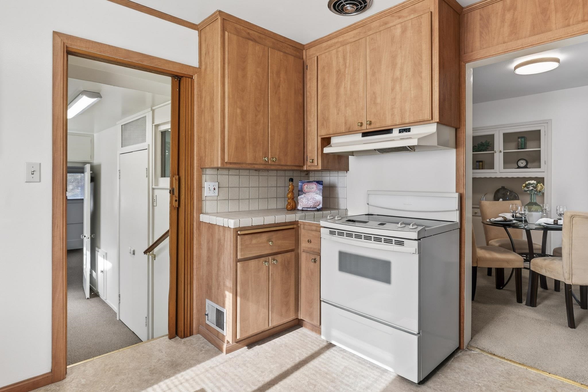 Detail Gallery Image 7 of 21 For 22079 Queen St, Castro Valley,  CA 94546 - 2 Beds | 1 Baths